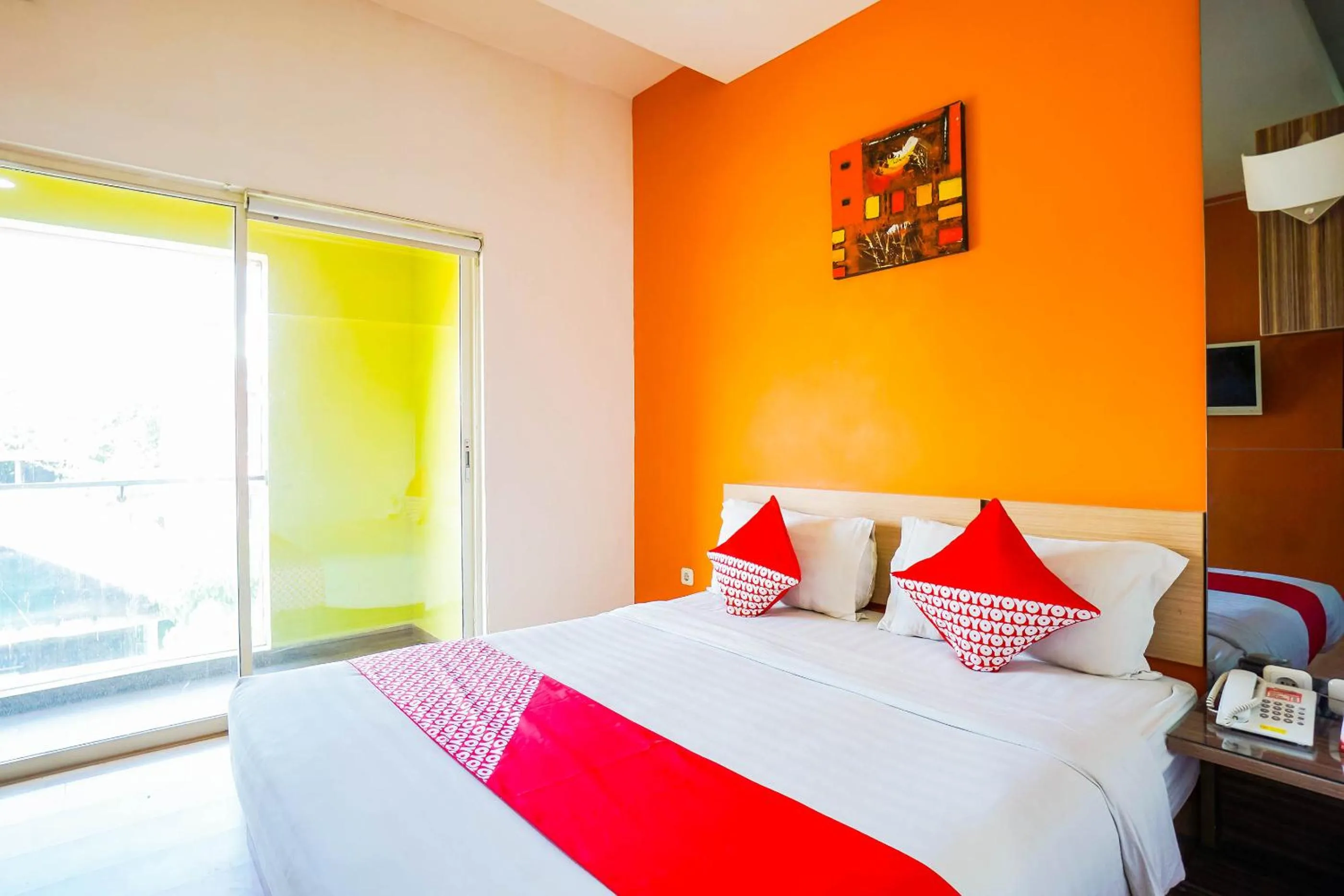 Bedroom in De Nearby Hotel