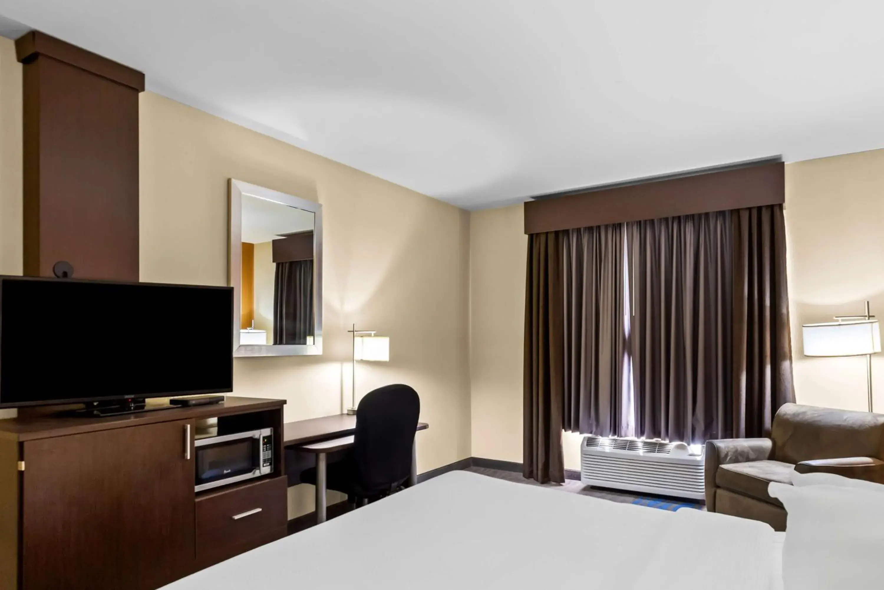 King Room in Best Western St. Louis Airport North Hotel & Suites King Room in Best Western St. Louis Airport North Hotel & Suites