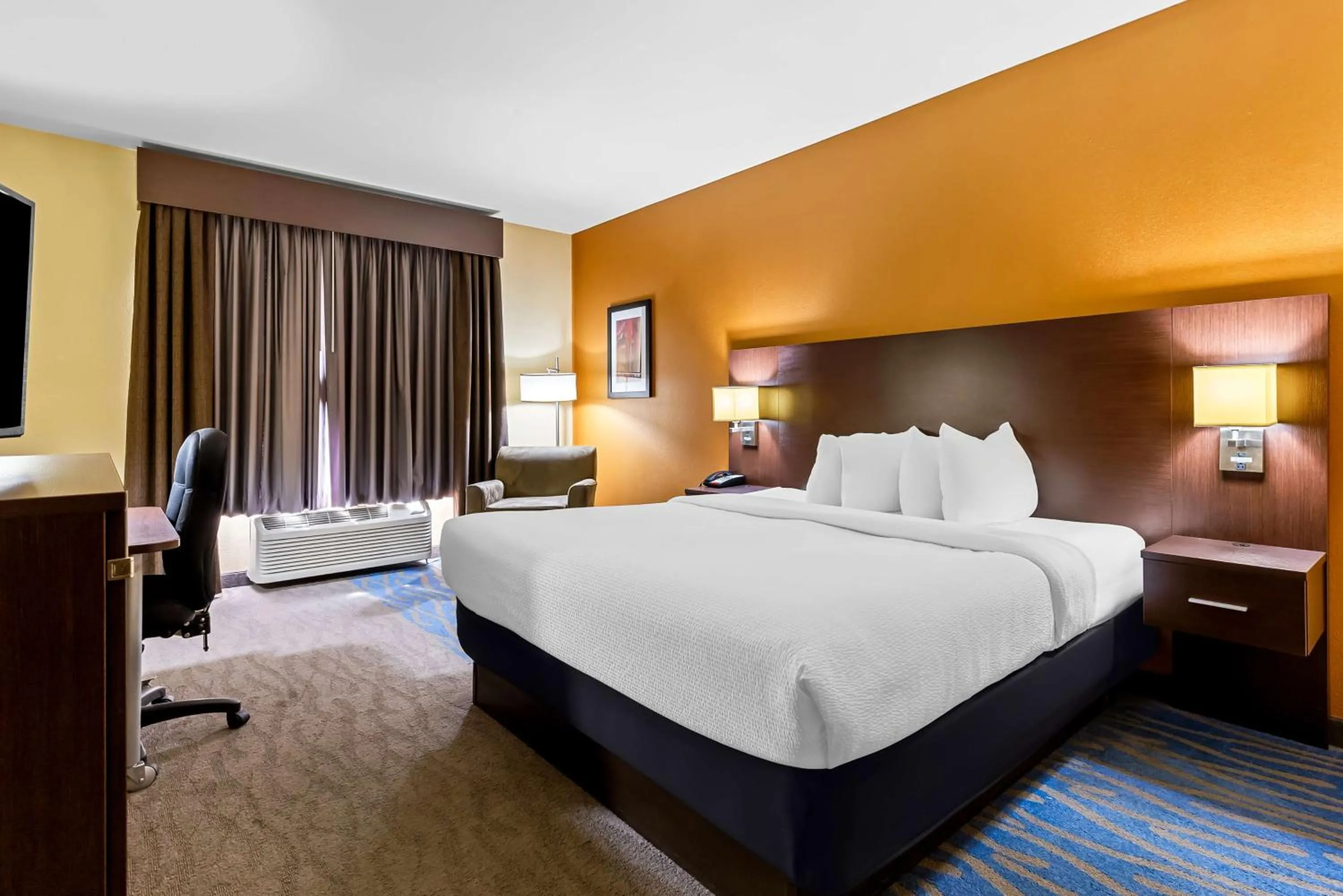 Bedroom, Bed in Best Western St. Louis Airport North Hotel & Suites