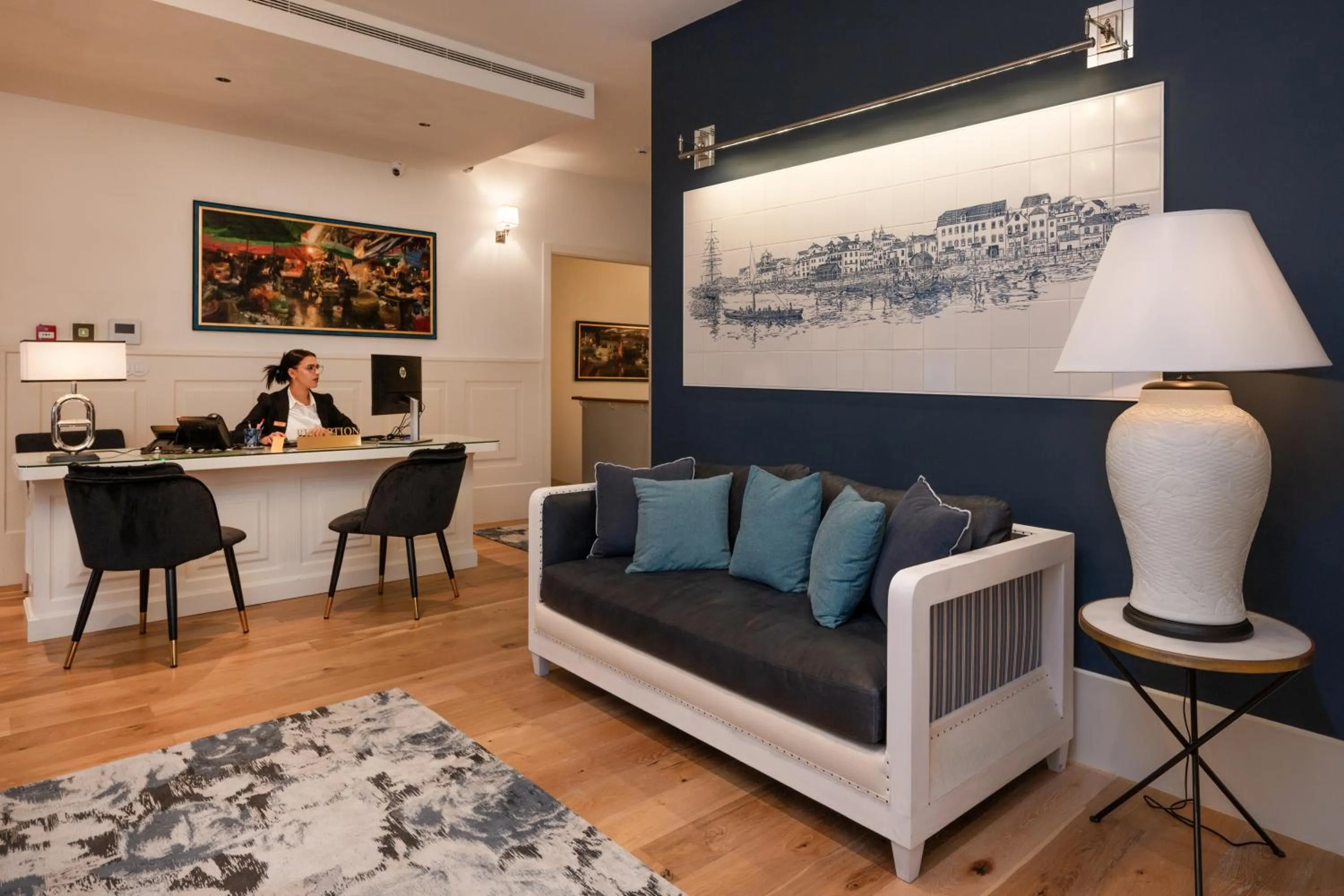 Living room in Dona Maria Hotel