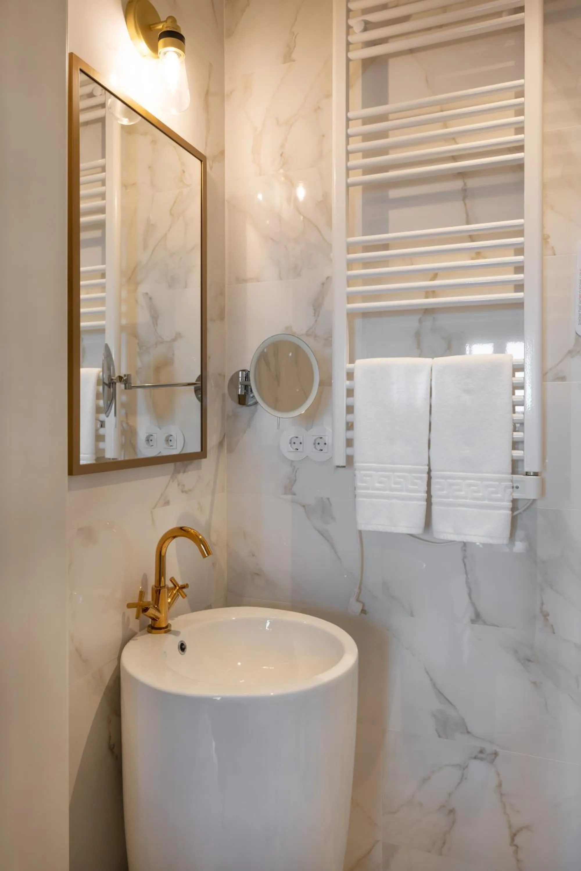 Toilet in Dona Maria Hotel