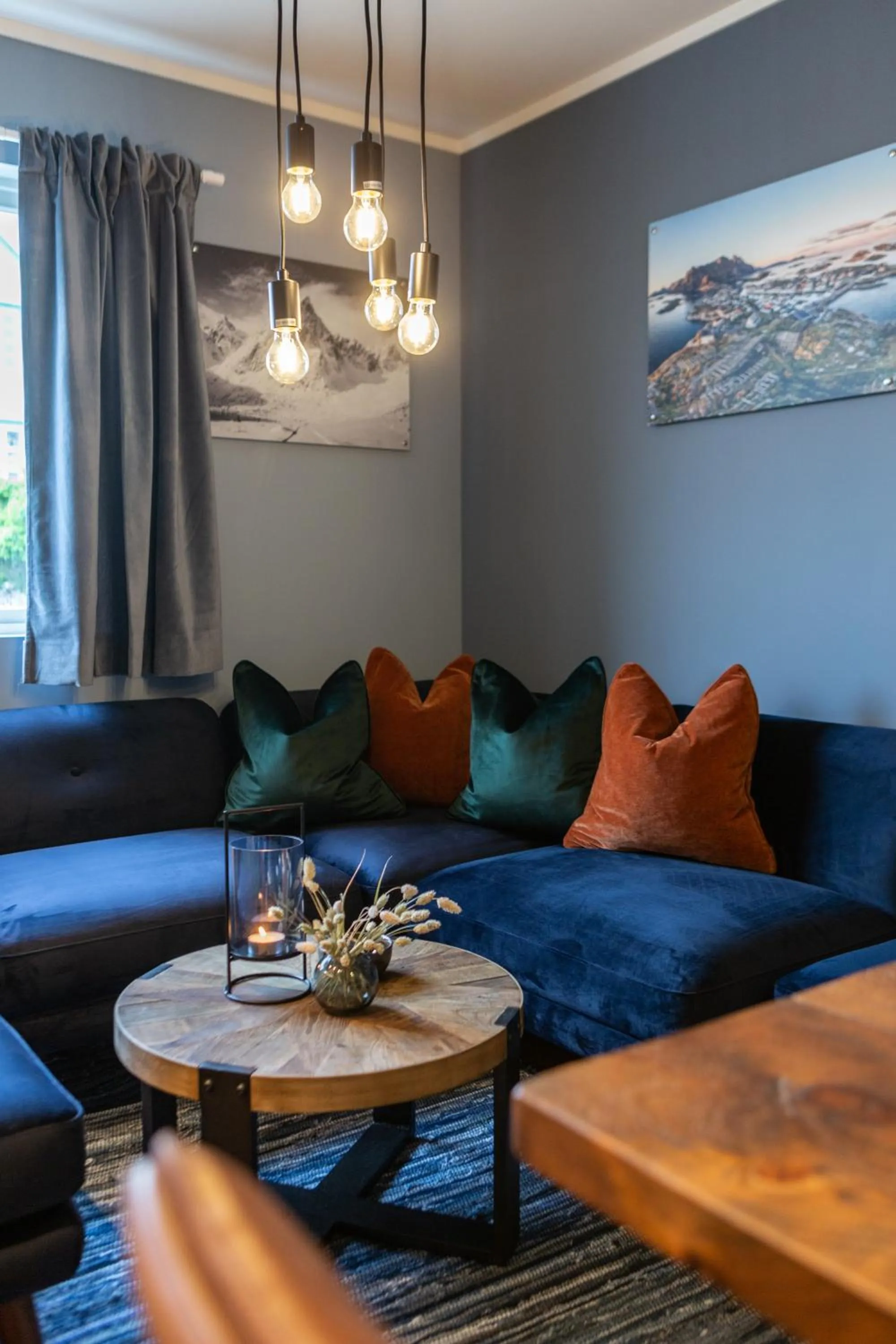 Seating area in Tobiasbrygga