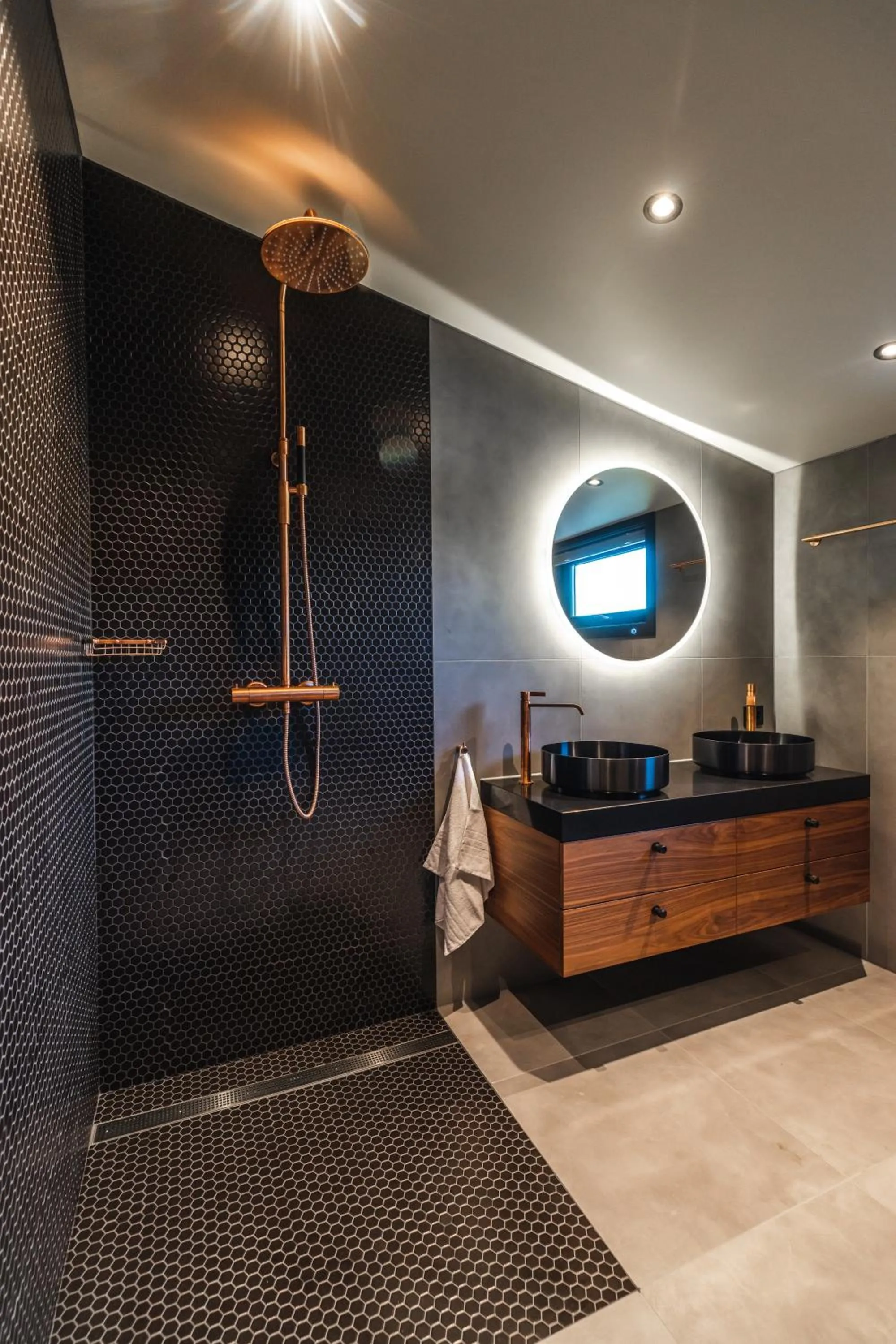 Shower in Tobiasbrygga