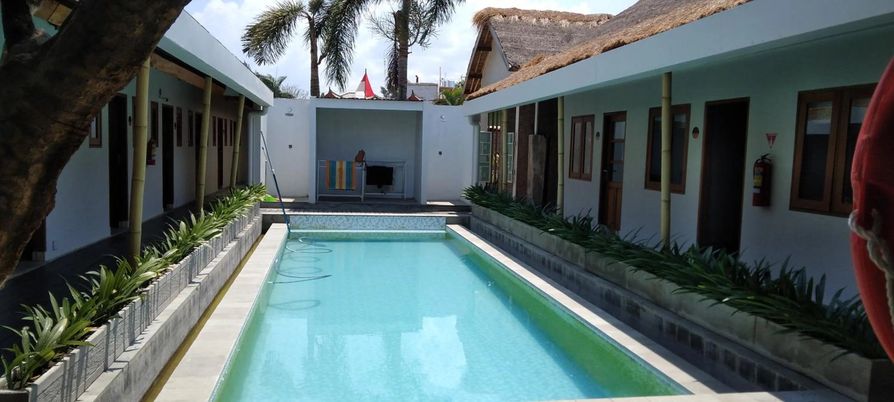 Swimming pool in Roots Hotel Trawangan