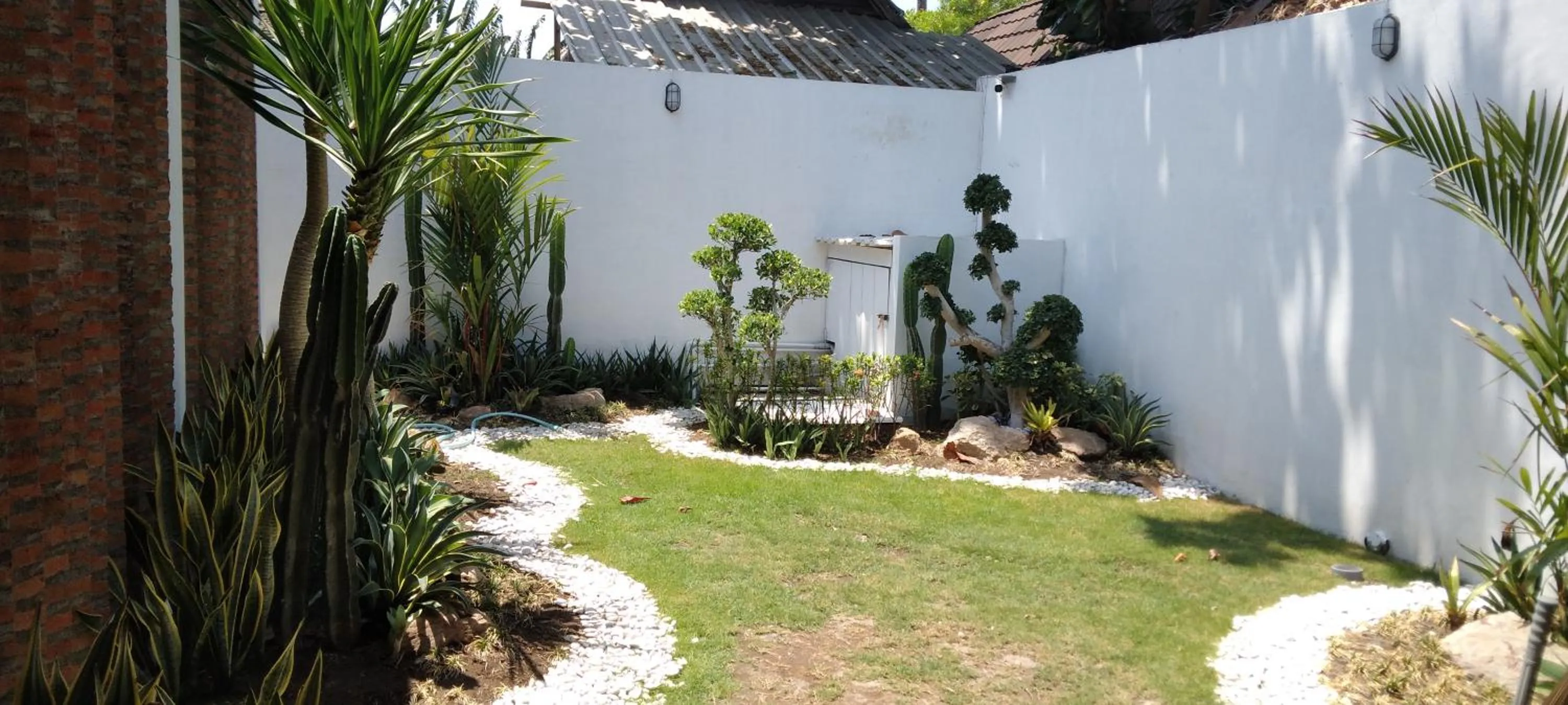 Property building in Roots Hotel Trawangan