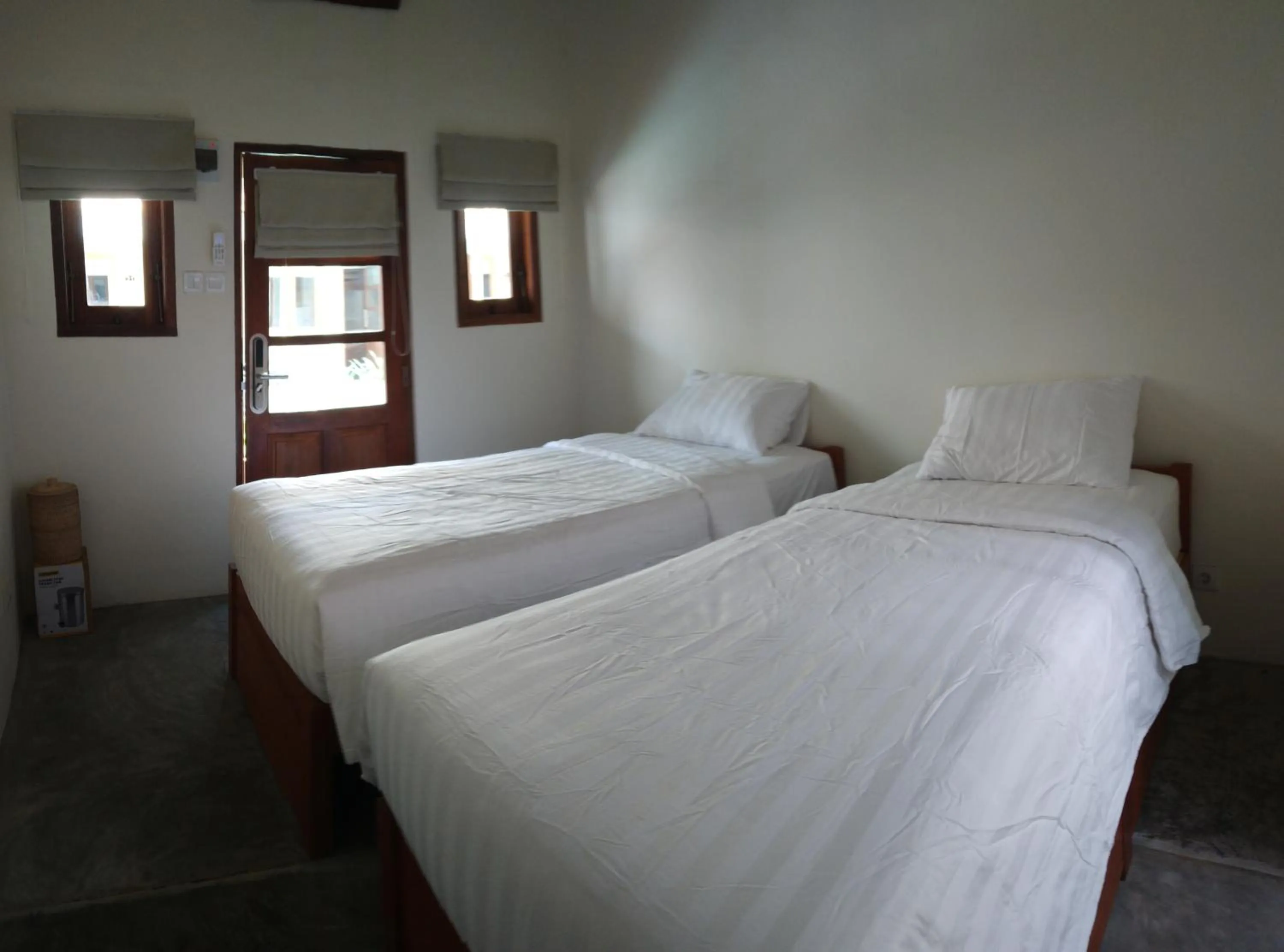 Bedroom, Bed in Roots Hotel Trawangan