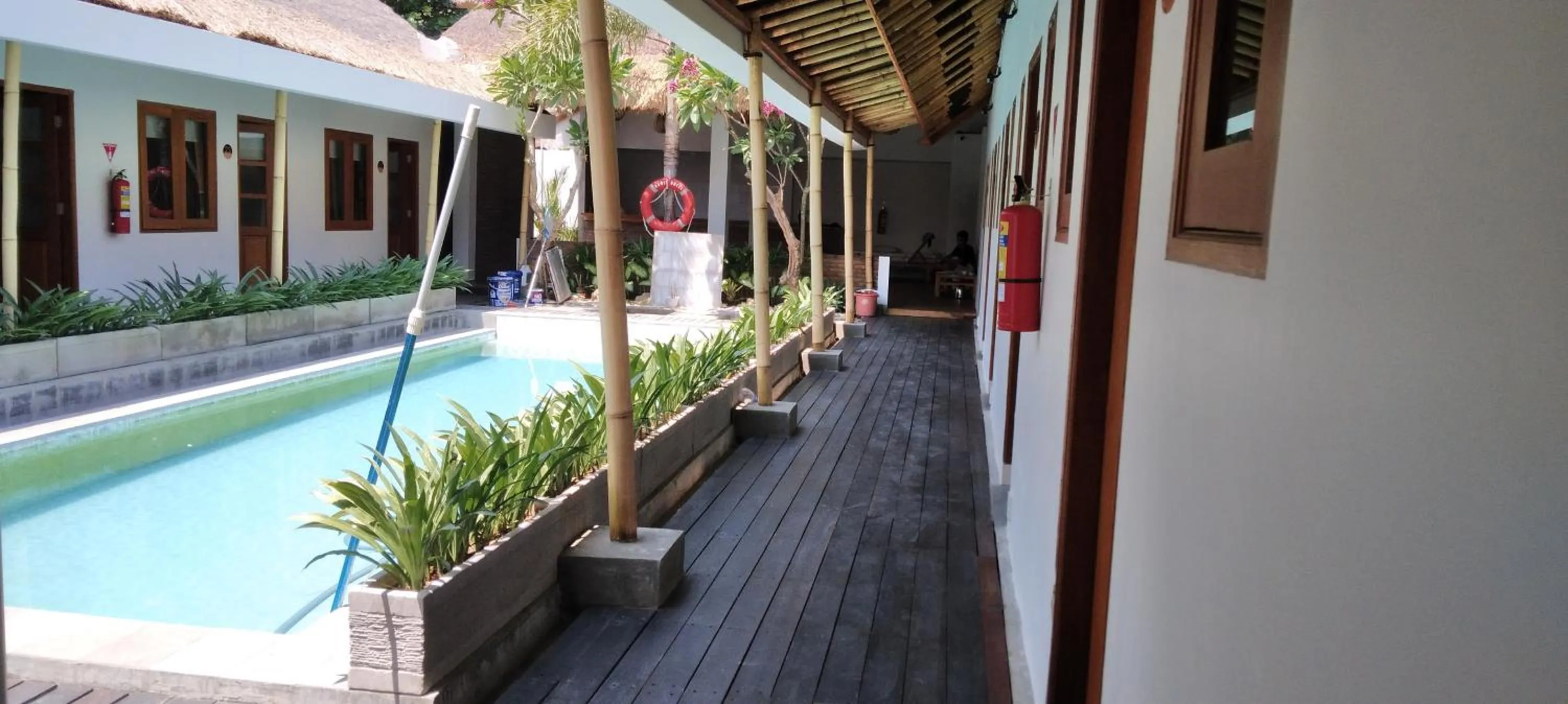 Pool view in Roots Hotel Trawangan