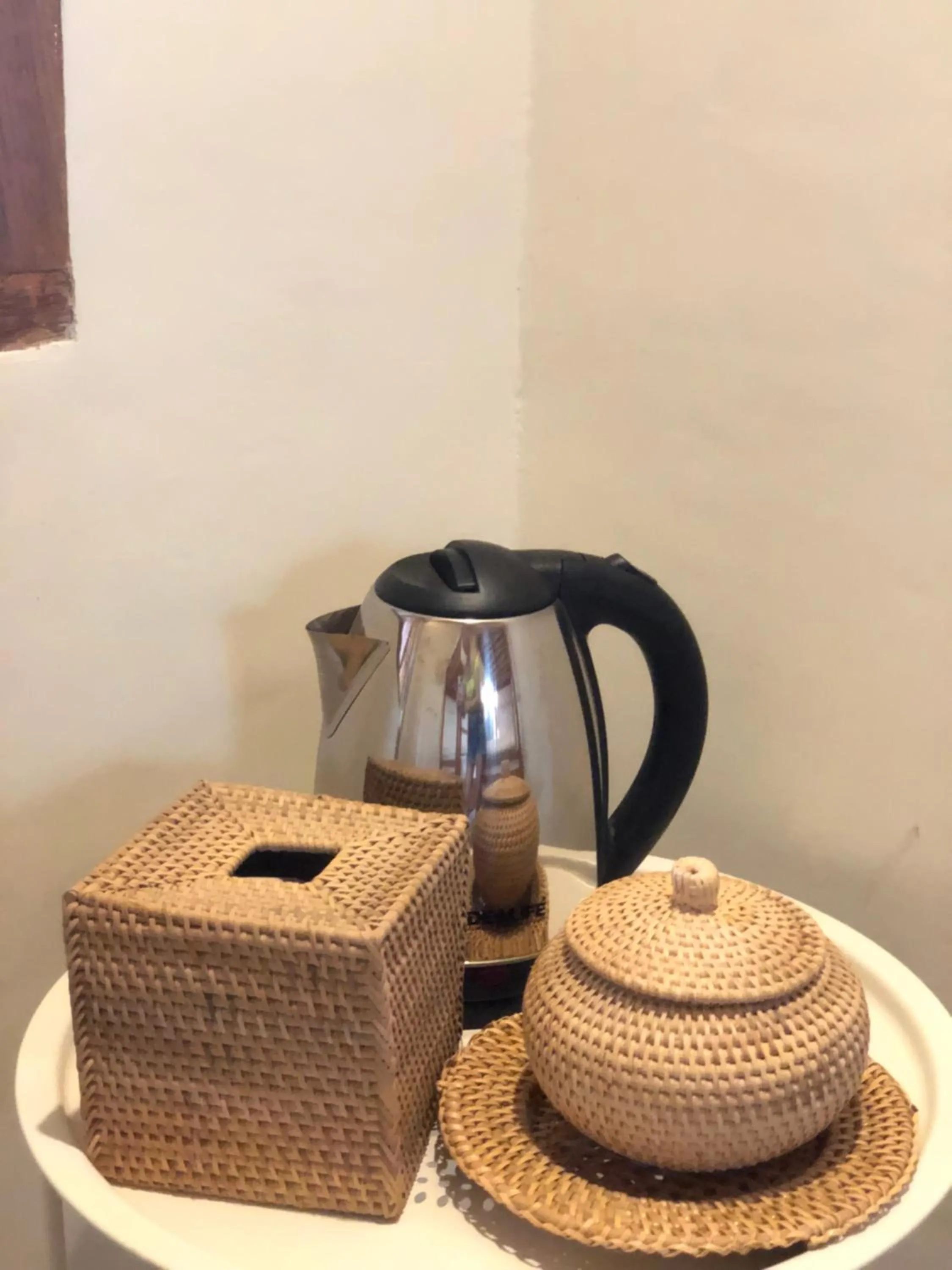 Coffee/tea facilities in Roots Hotel Trawangan