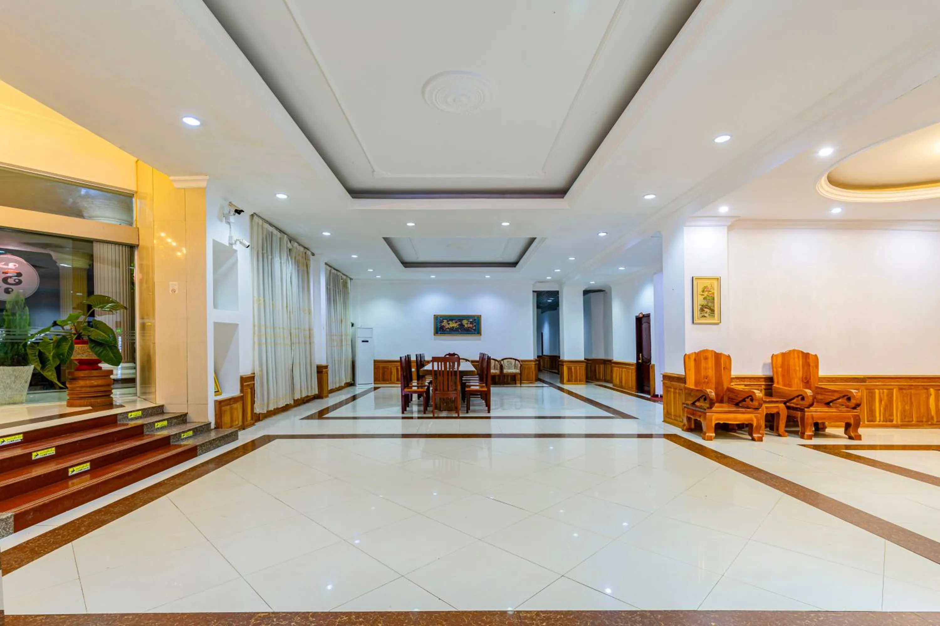 Restaurant/places to eat in Lisha Roungnakhone Hotel