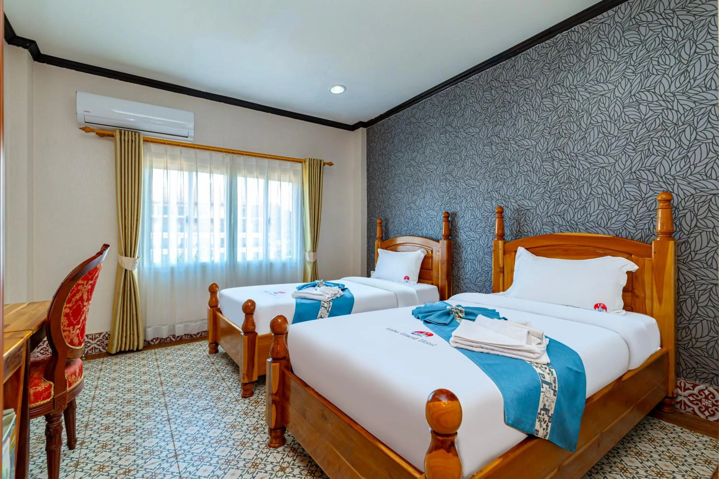 Photo of the whole room, Bed in Lisha Roungnakhone Hotel