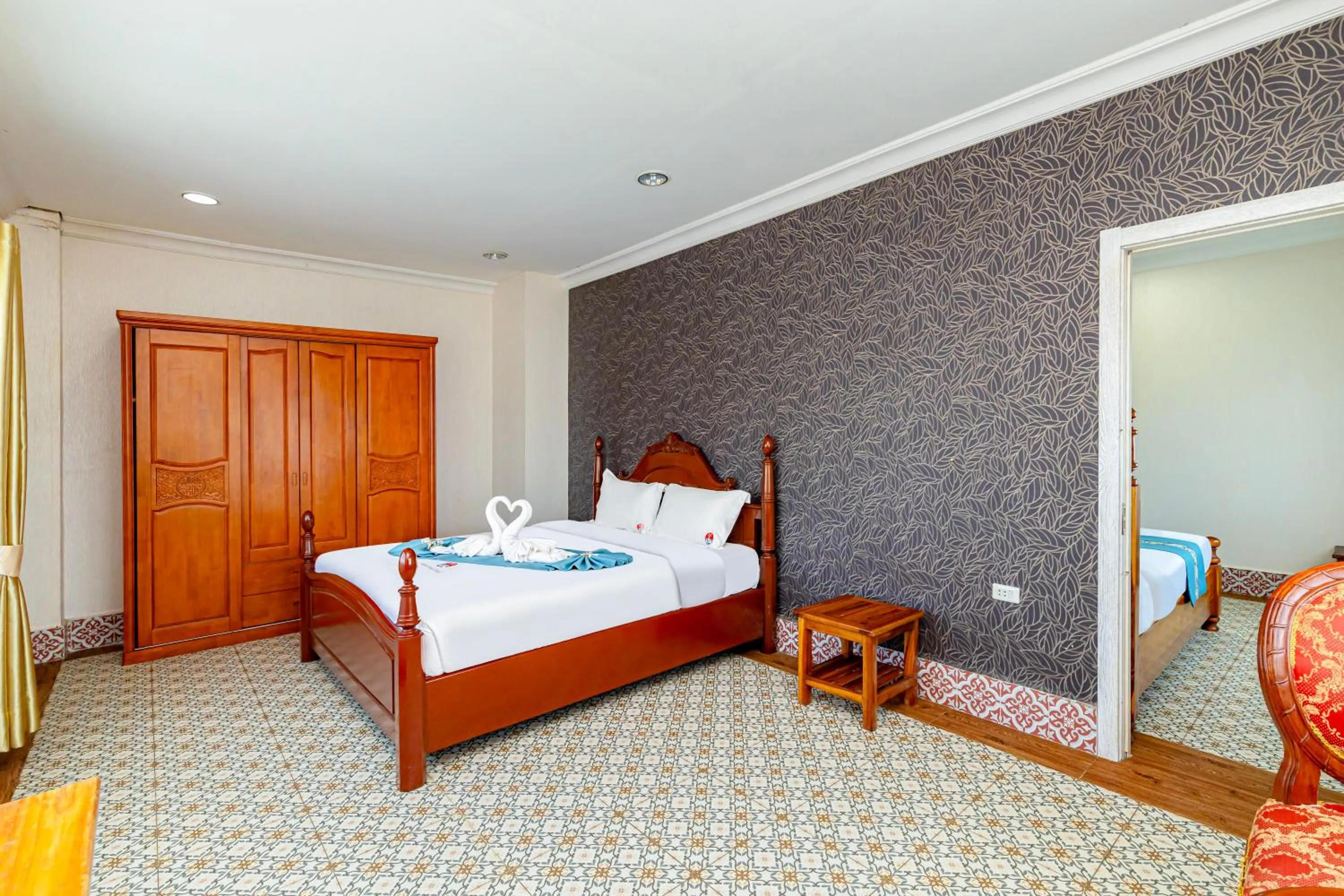 Photo of the whole room, Bed in Lisha Roungnakhone Hotel