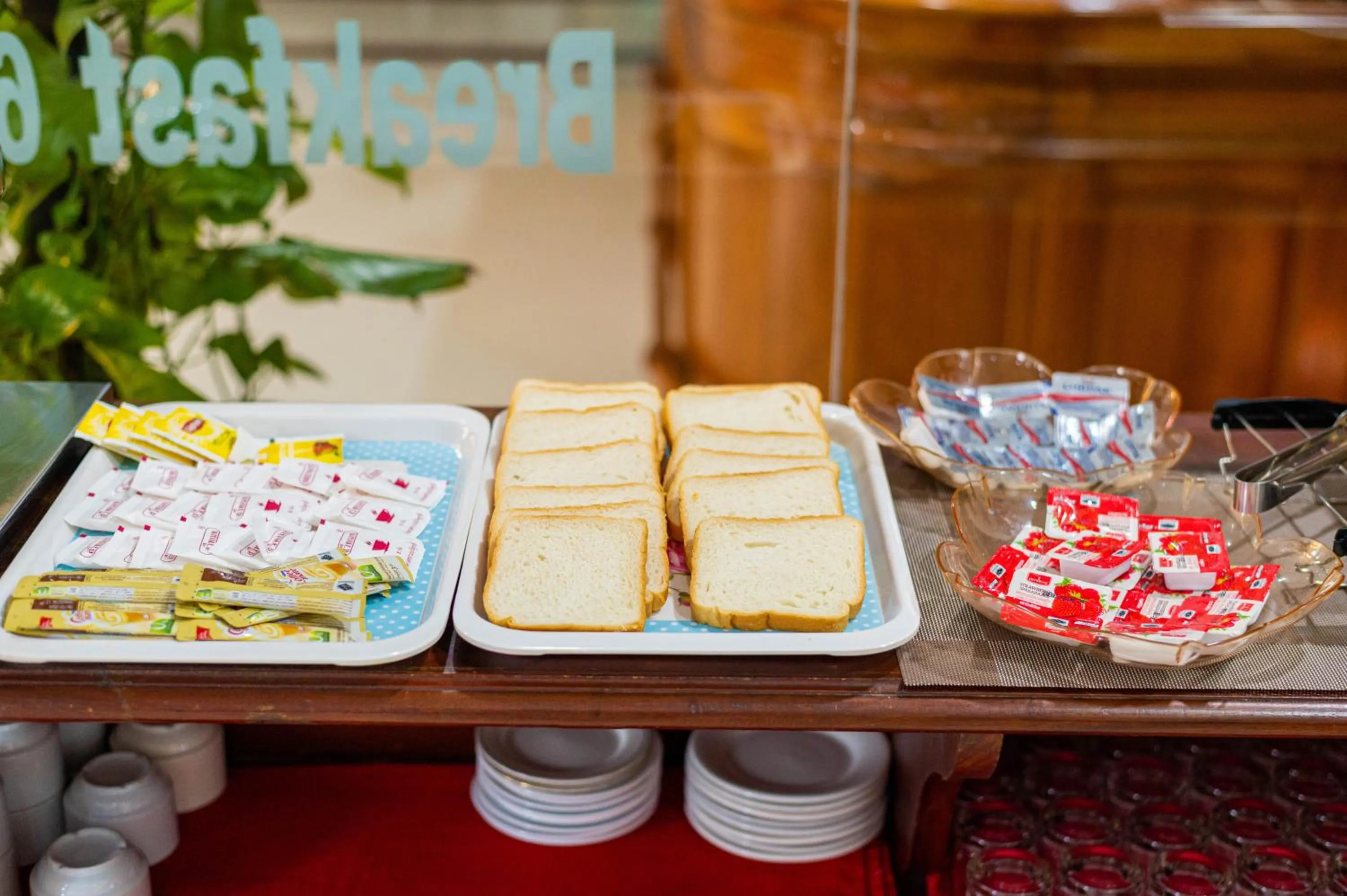 Restaurant/places to eat in Lisha Roungnakhone Hotel