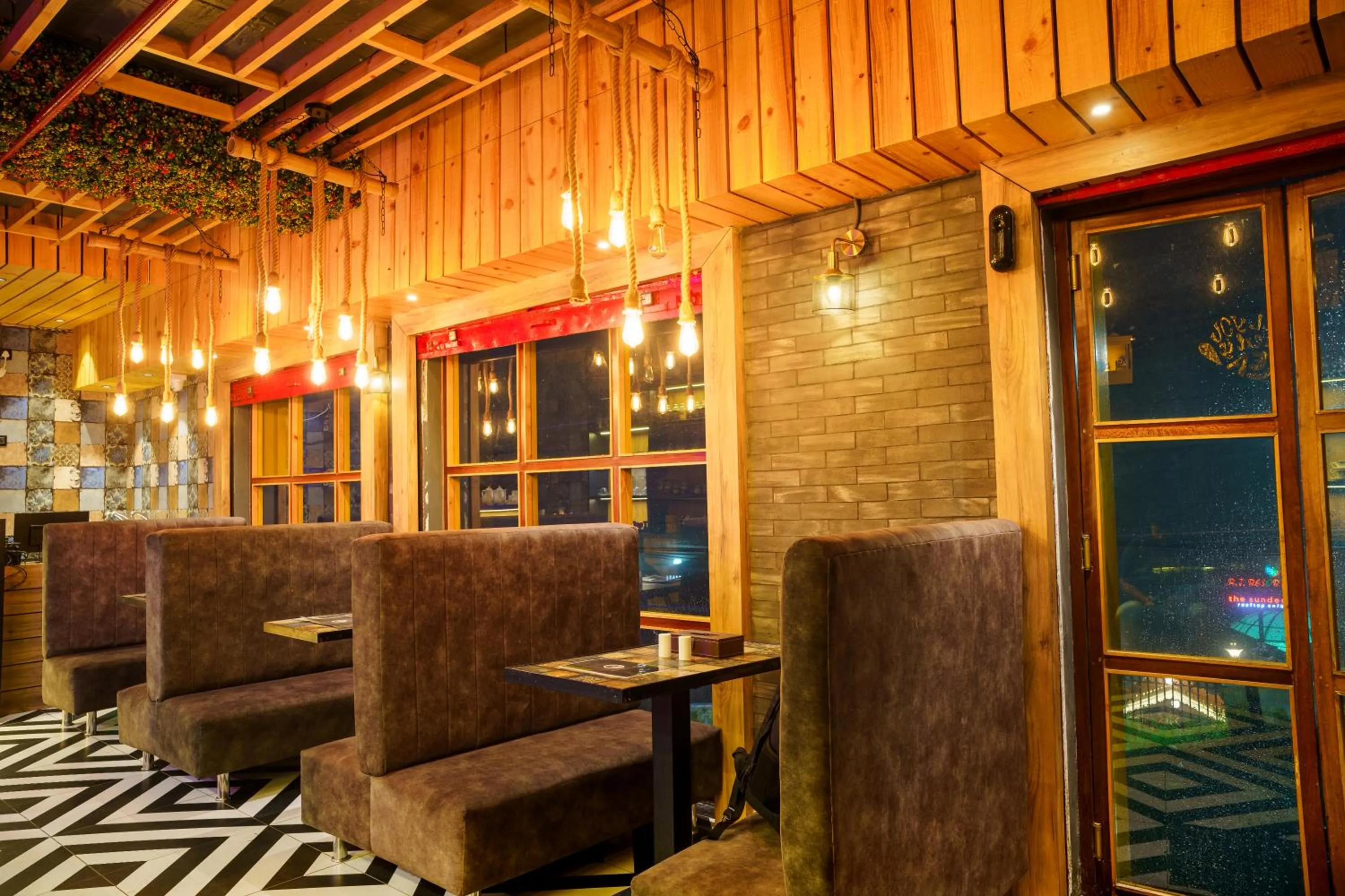 Restaurant/places to eat in ORSINO RESORT MALL ROAD