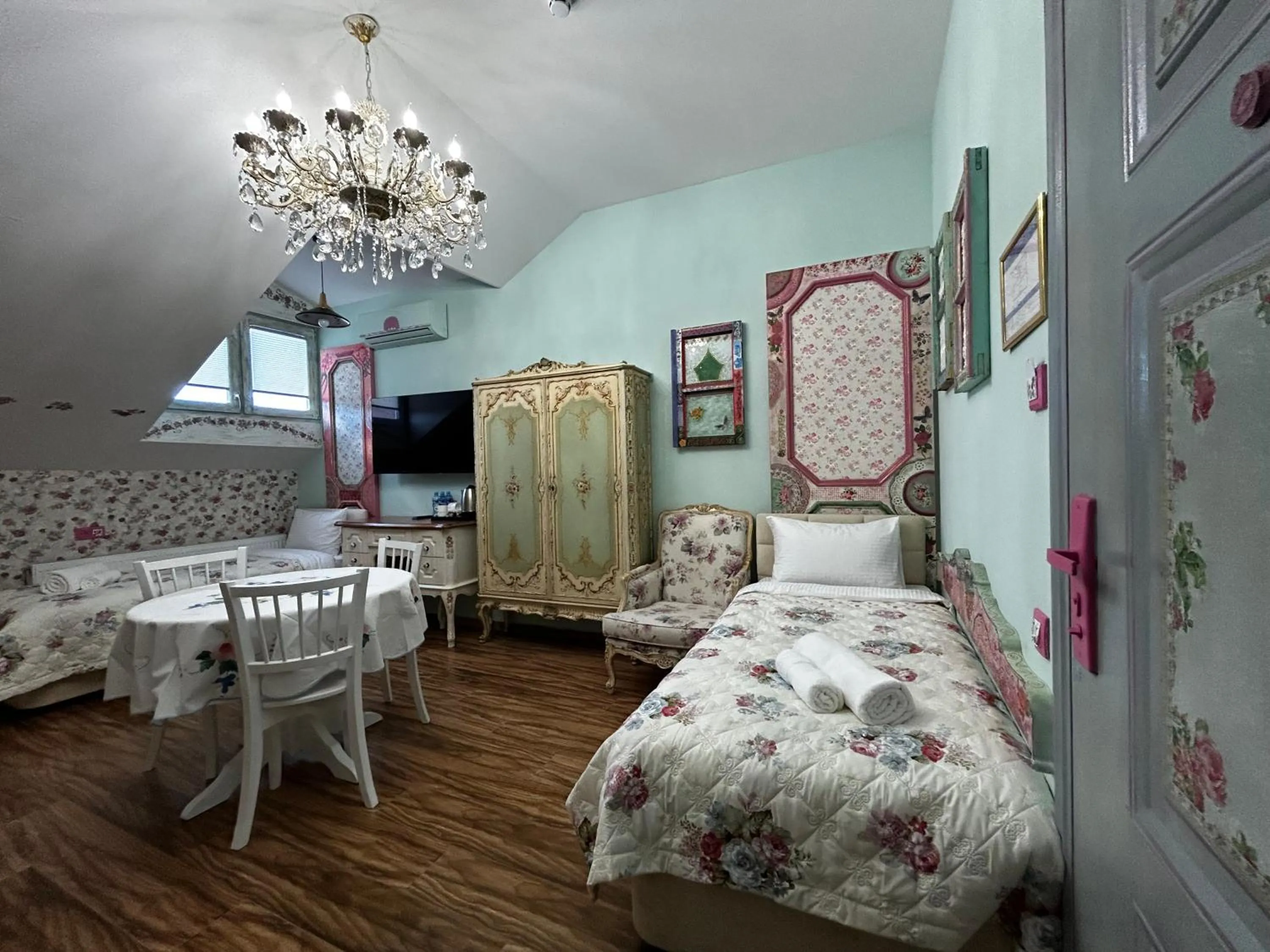 Bed in Hotel Zerta Old Tbilisi