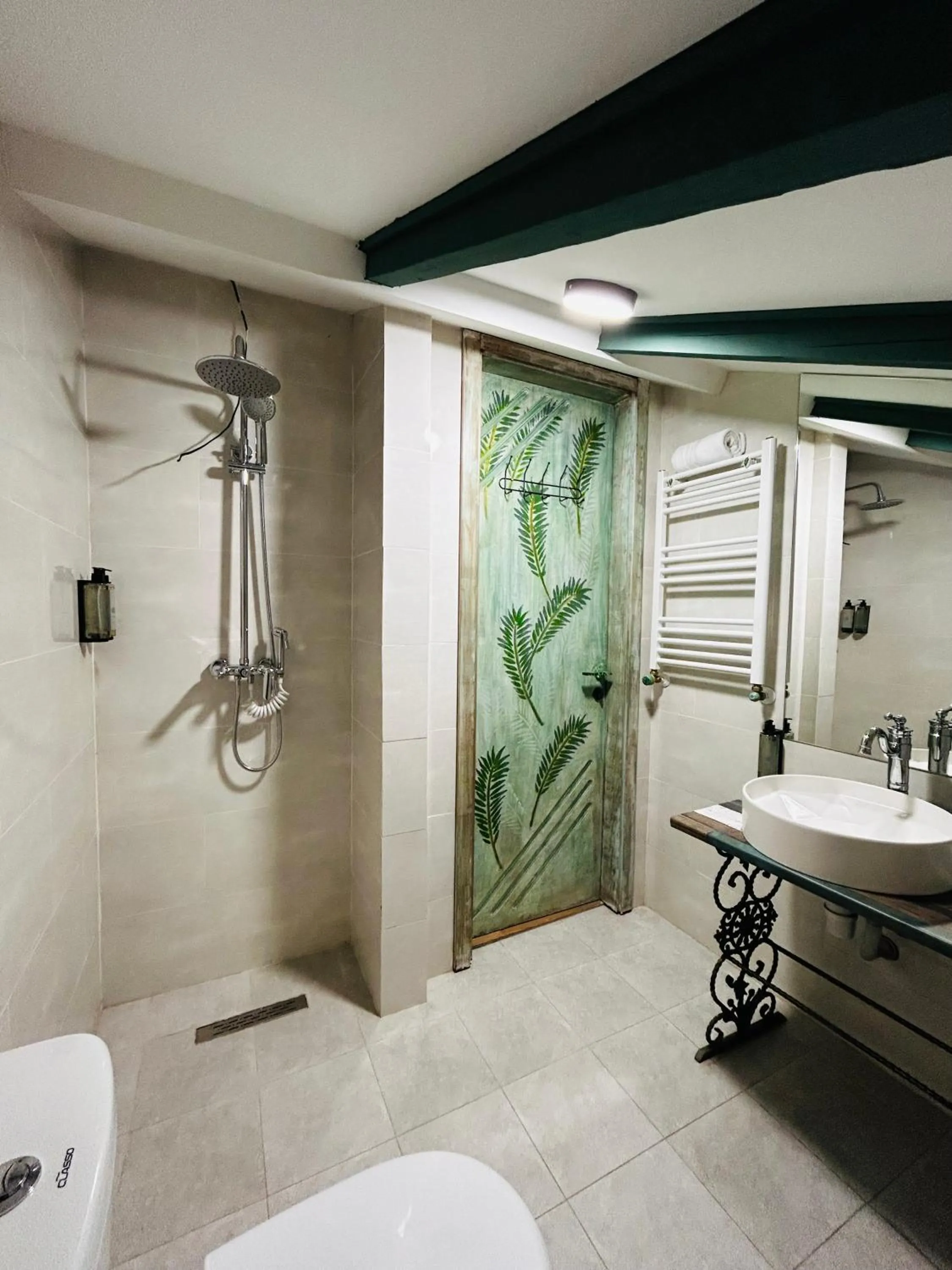 Shower in Hotel Zerta Old Tbilisi