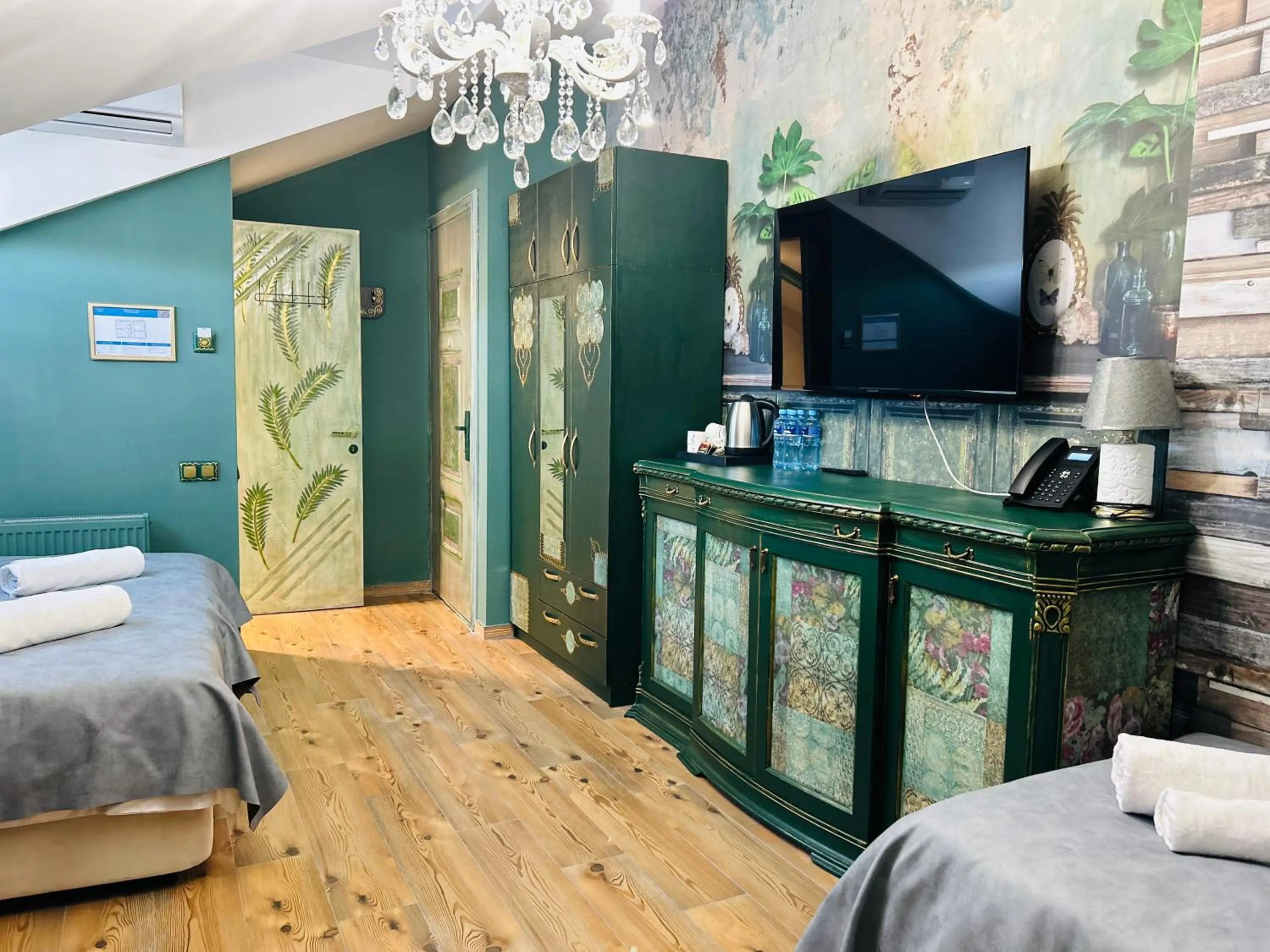 Communal lounge/ TV room in Hotel Zerta Old Tbilisi