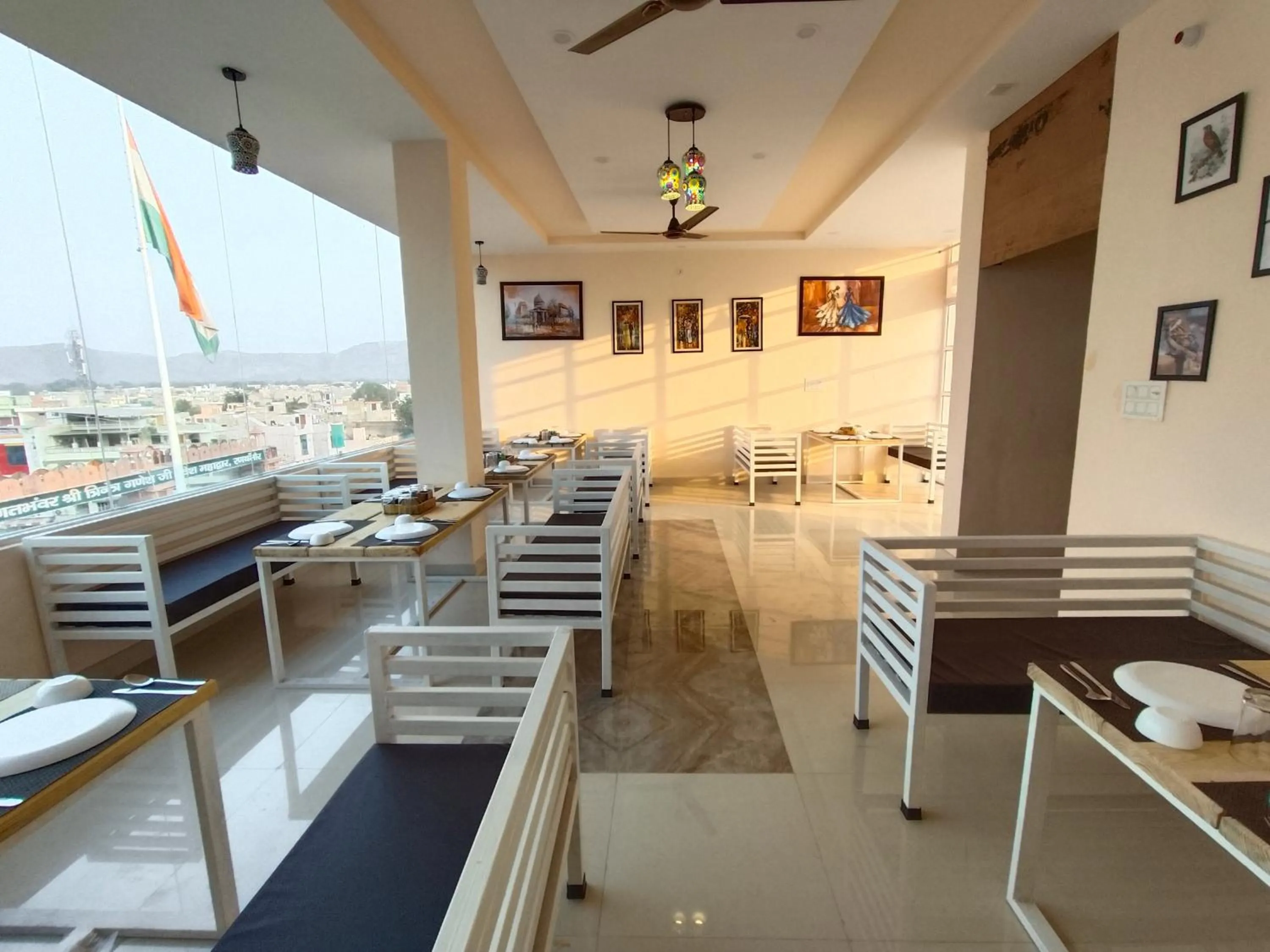 Restaurant/places to eat in House M Lodge