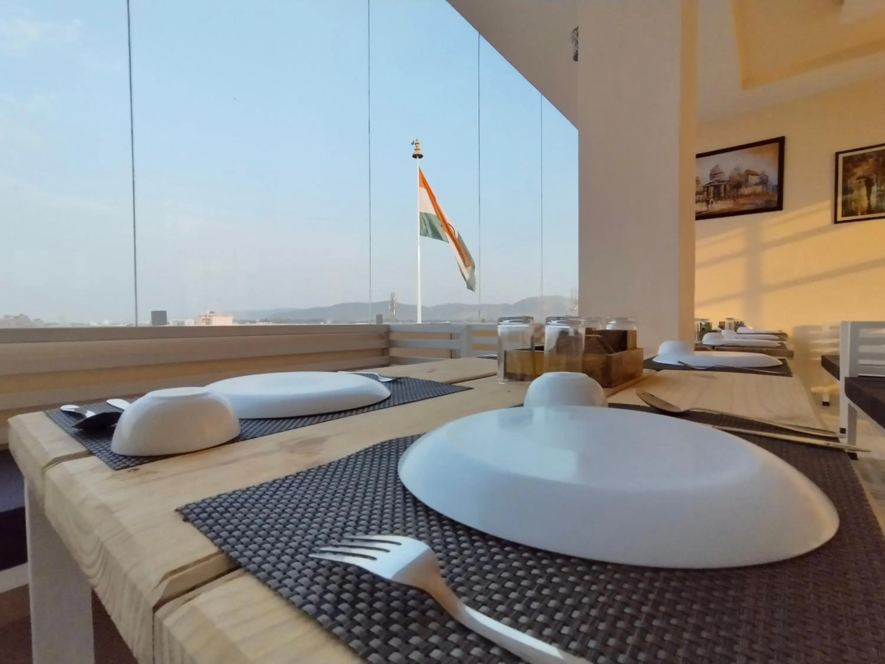 Restaurant/places to eat in House M Lodge