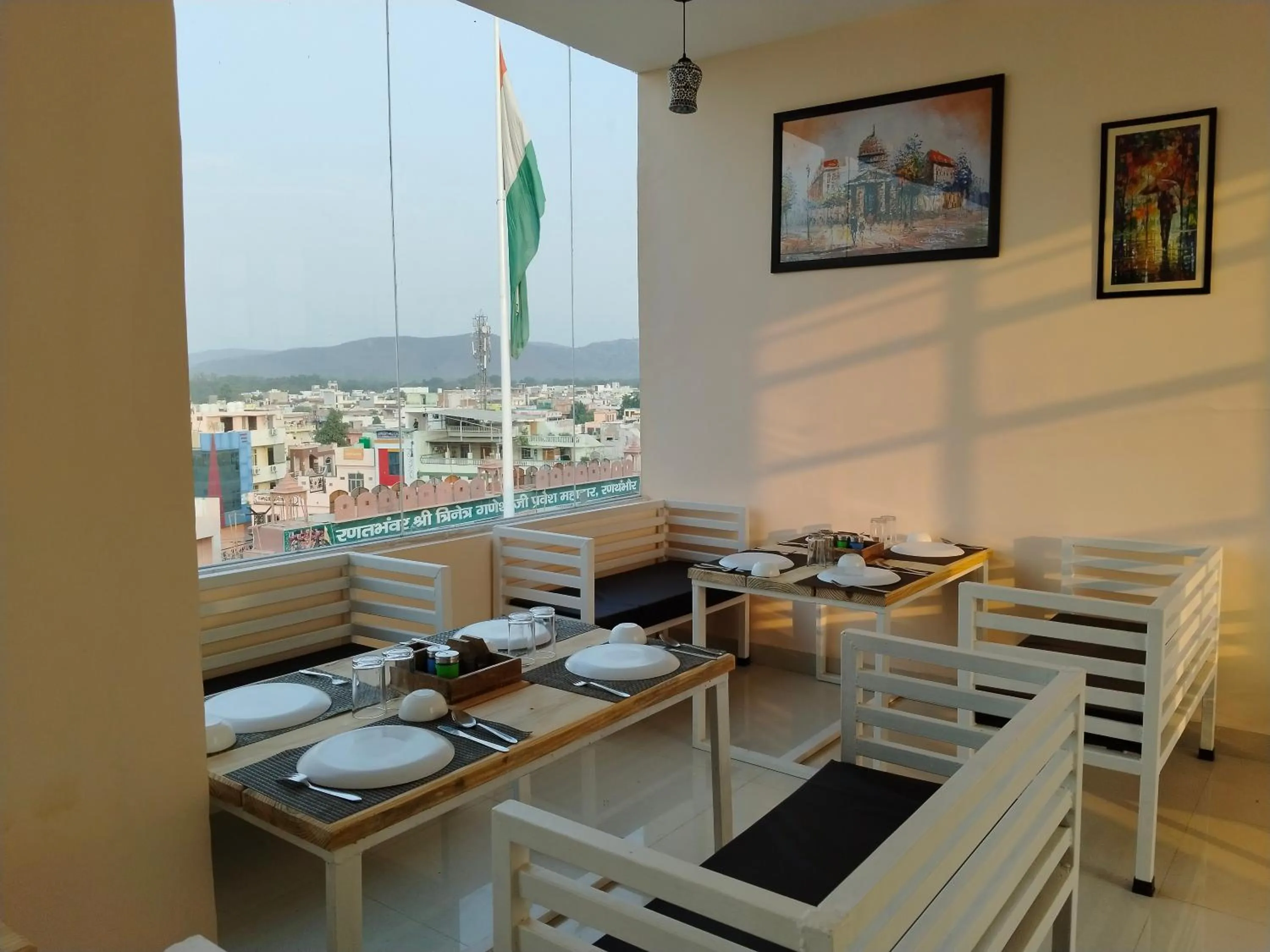 Restaurant/places to eat in House M Lodge