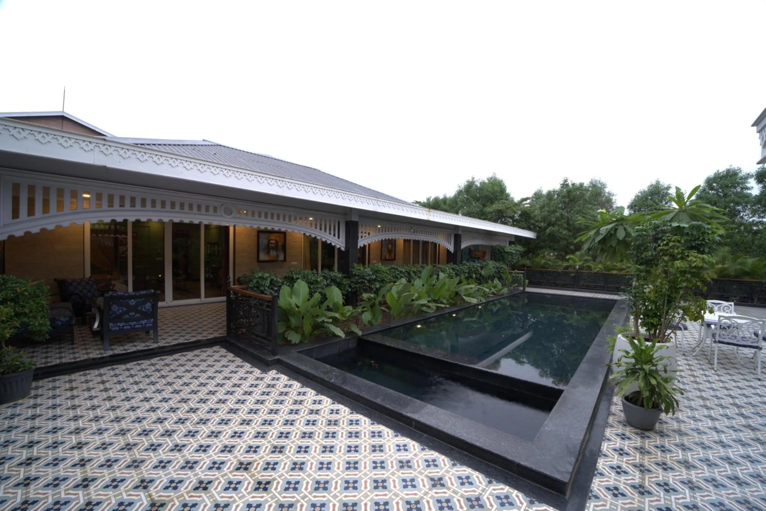 Swimming pool in Mayfair Oasis Resort & Convention