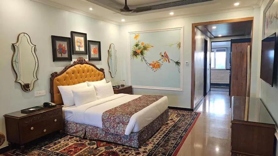 Bed in Mayfair Oasis Resort & Convention