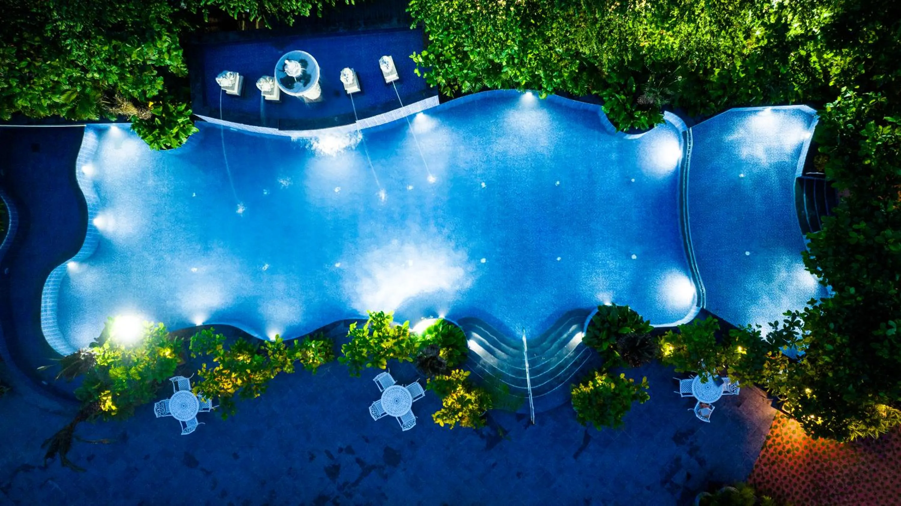 Swimming pool in Mayfair Oasis Resort & Convention