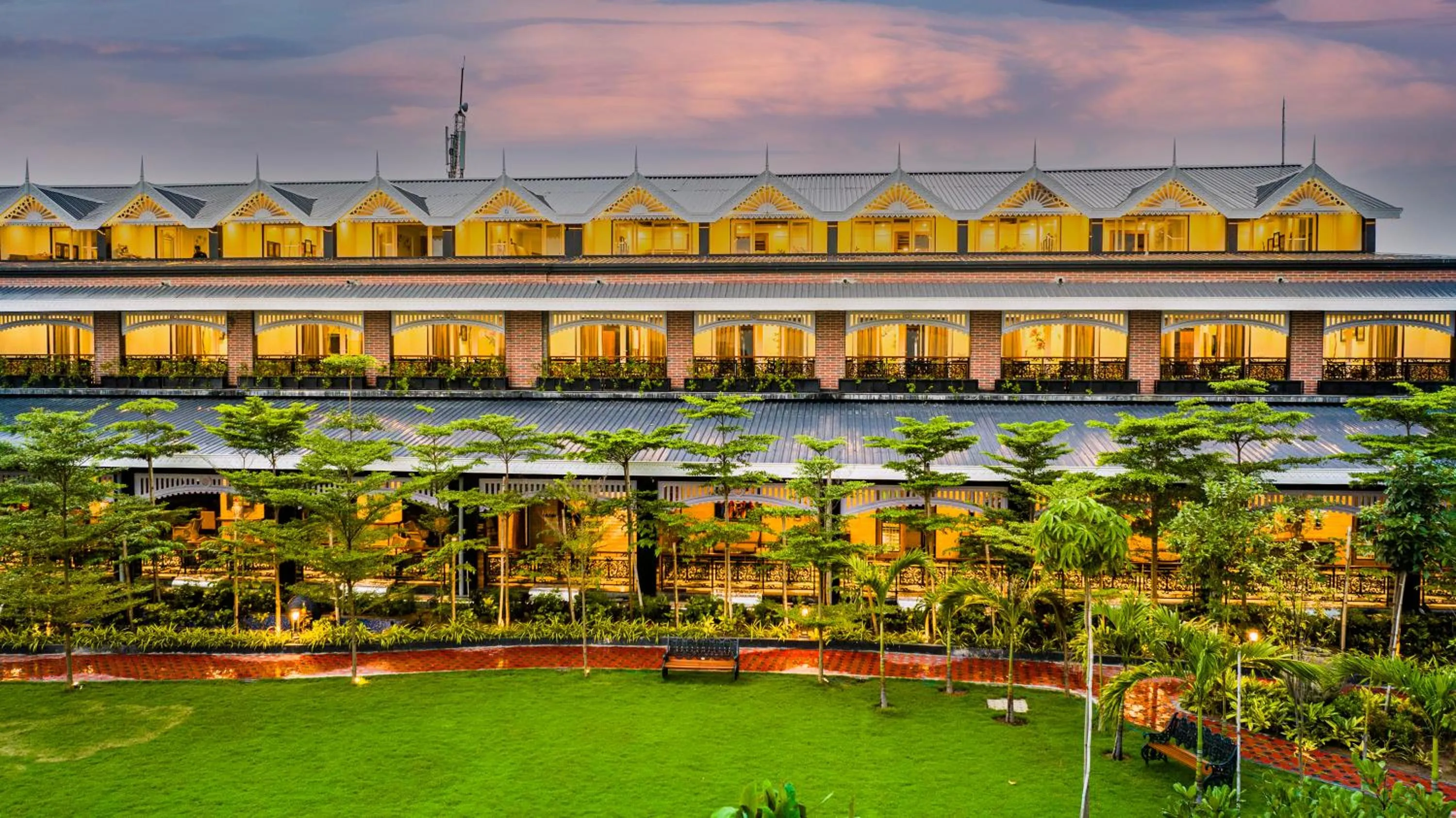 Property building in Mayfair Oasis Resort & Convention