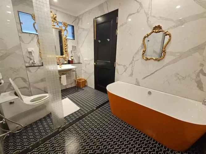 Mayfair Oasis Resort & Convention