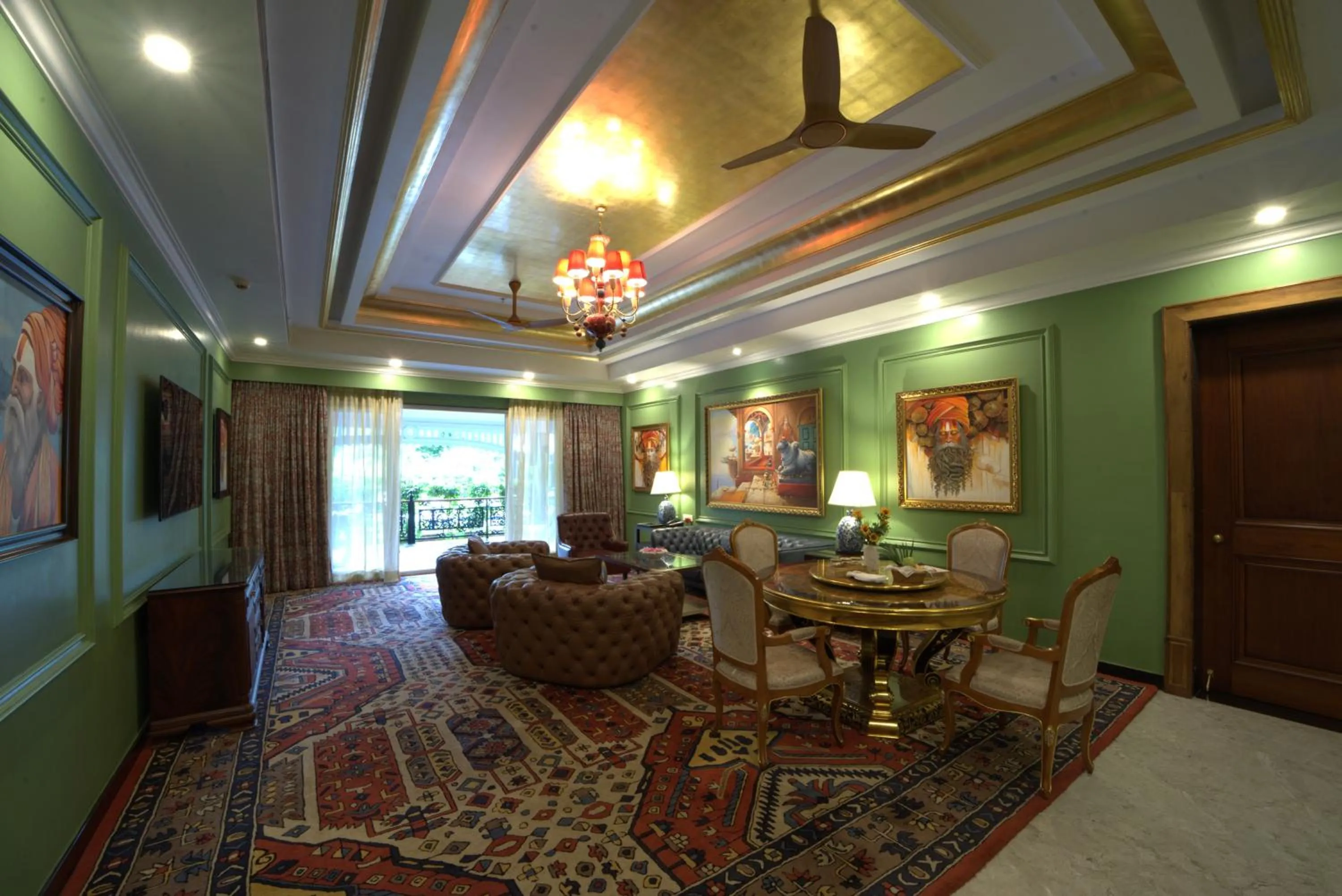 Living room in Mayfair Oasis Resort & Convention