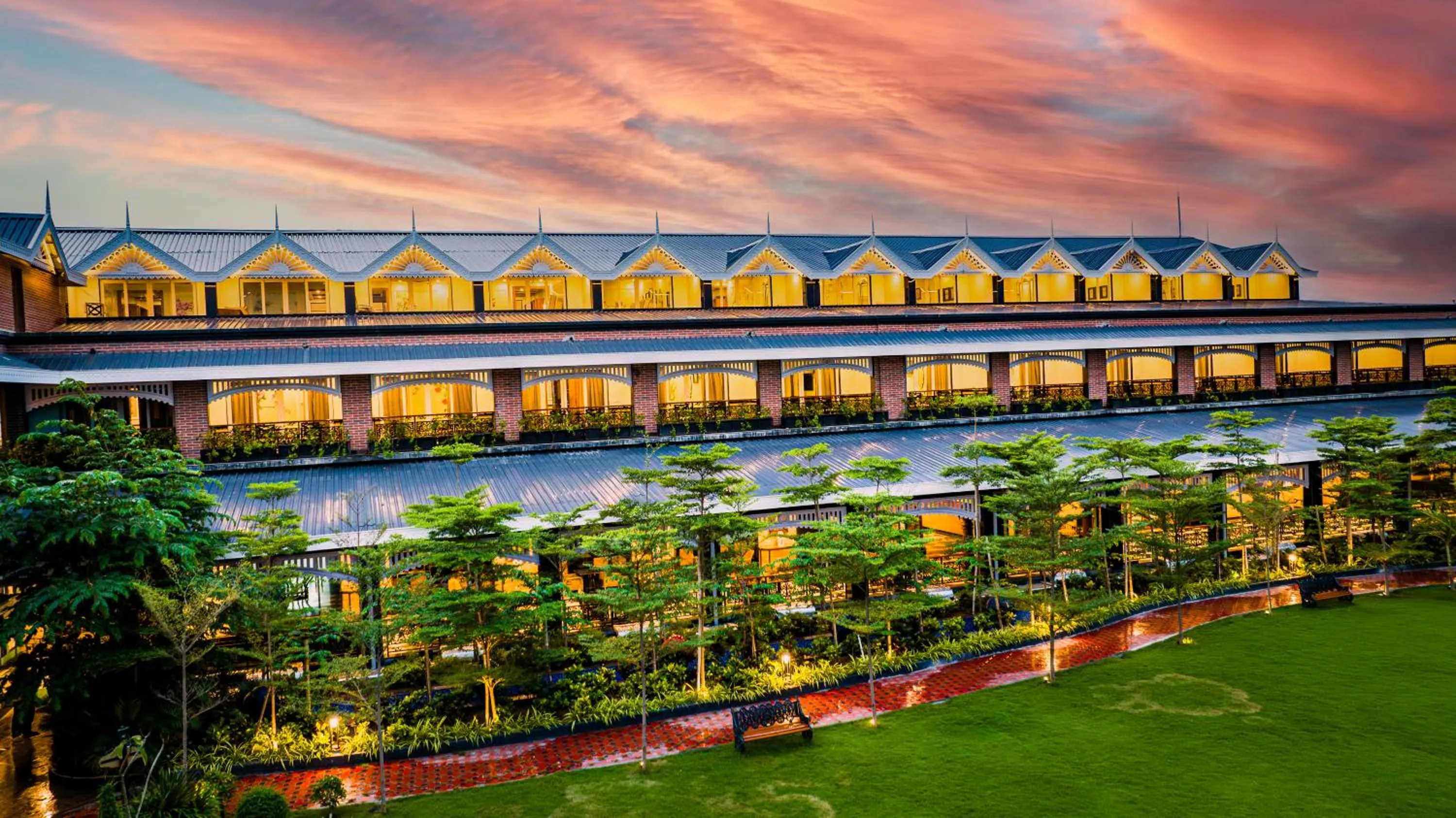 Property building in Mayfair Oasis Resort & Convention