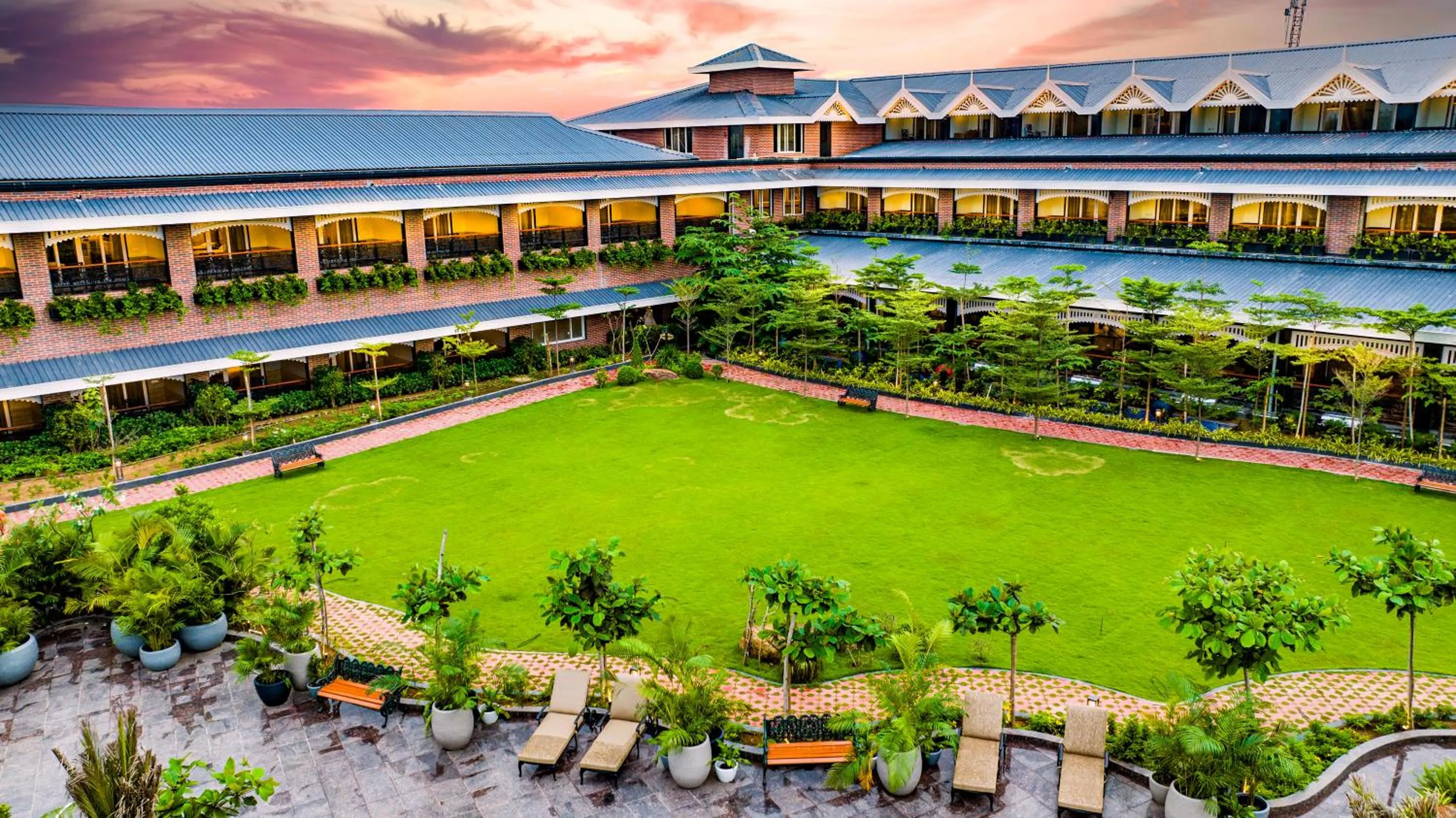 Property building in Mayfair Oasis Resort & Convention