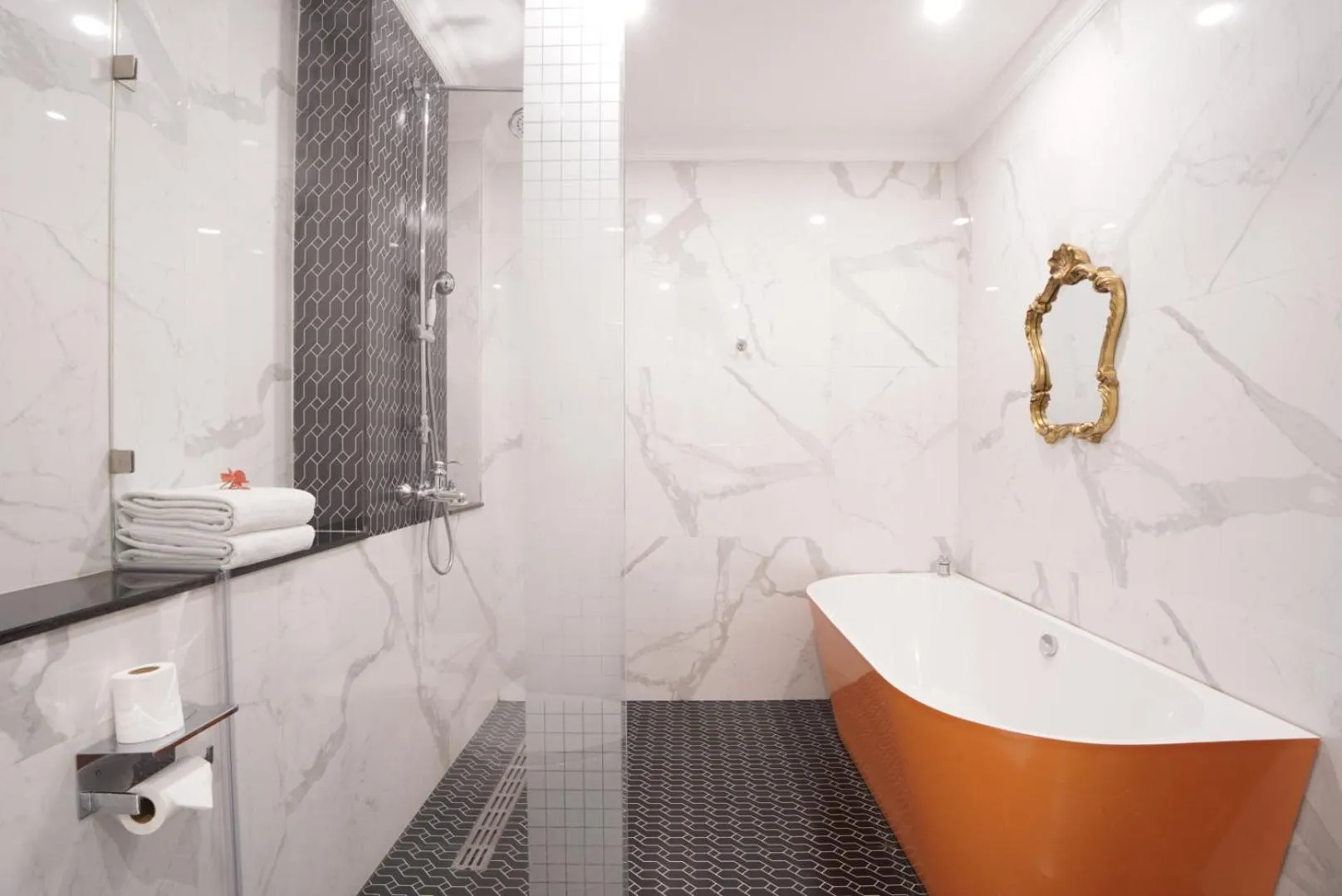 Bathroom in Mayfair Oasis Resort & Convention