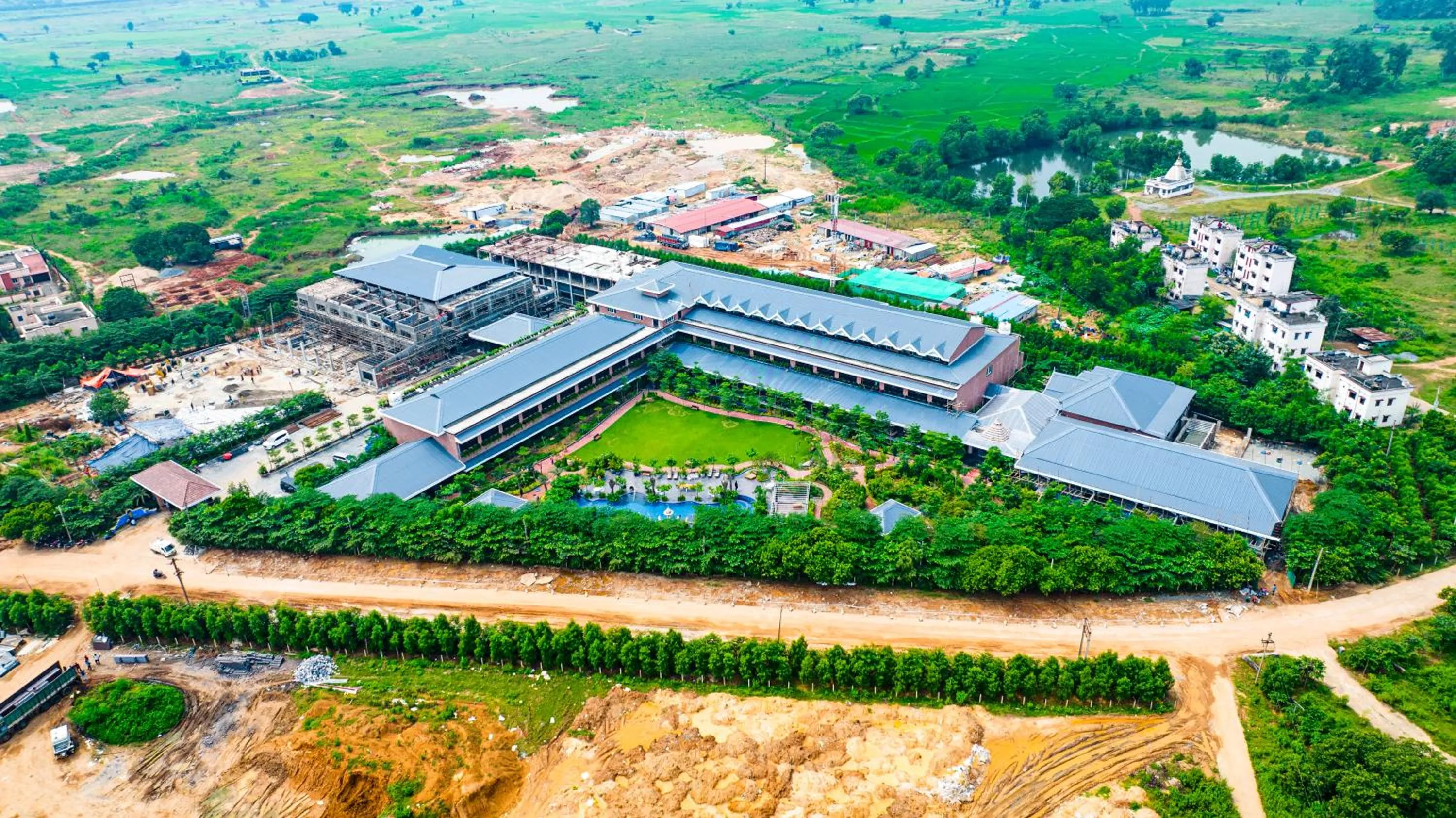 Property building in Mayfair Oasis Resort & Convention