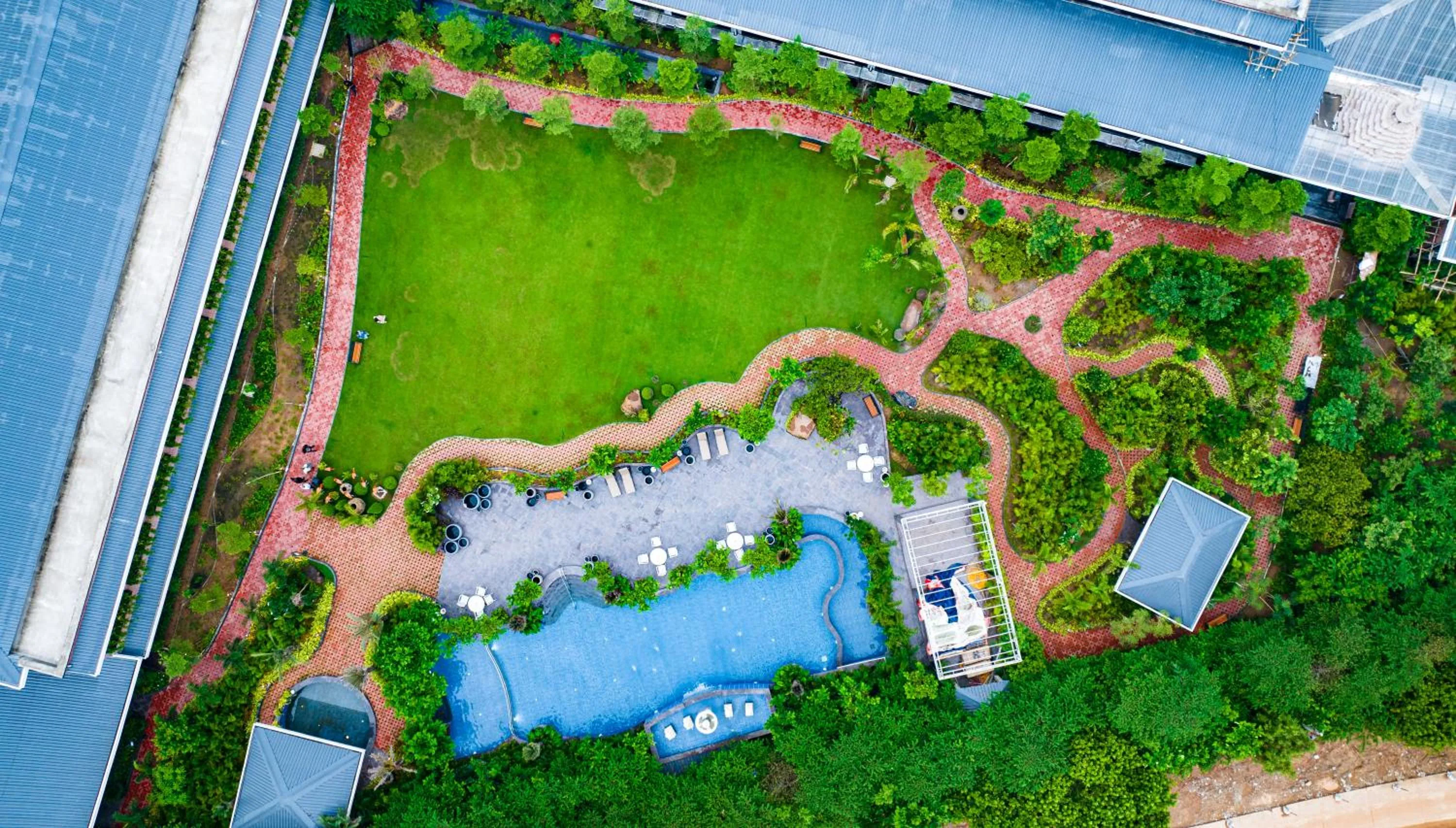 Property building in Mayfair Oasis Resort & Convention