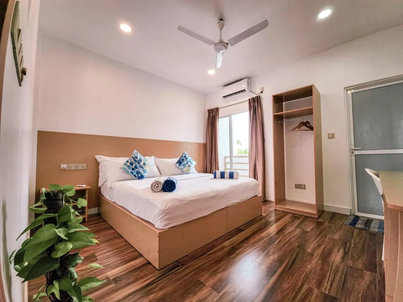Deluxe Double or Twin Room with City View in Raalhu Fonu Maldives Deluxe Double or Twin Room with City View in Raalhu Fonu Maldives