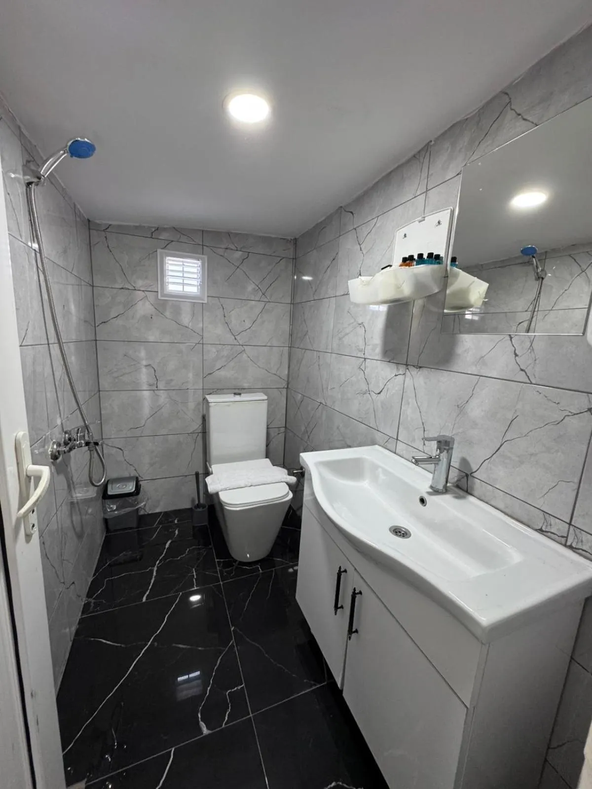 Shower in beyzade apart hotel