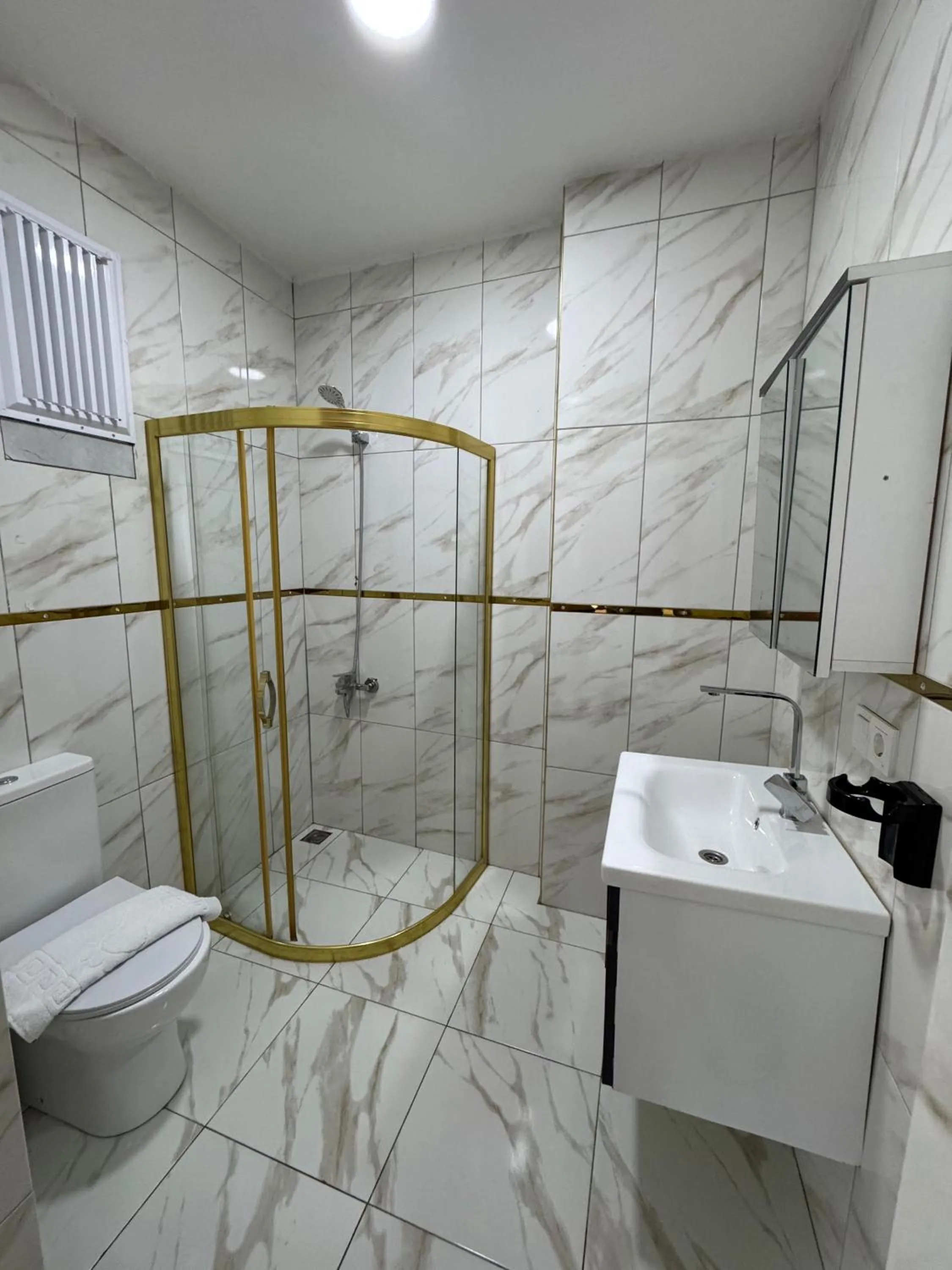 Shower in beyzade apart hotel