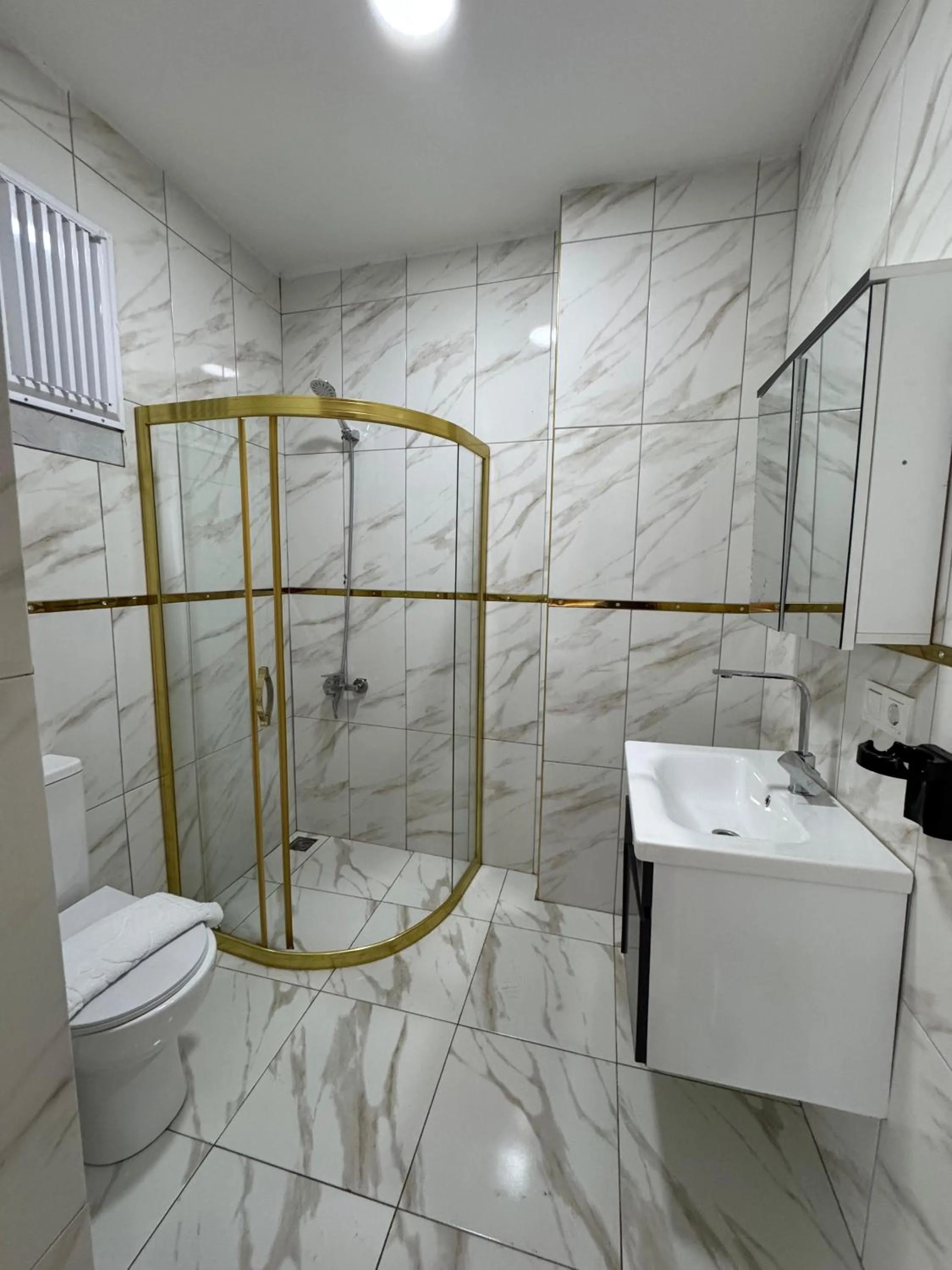 Shower in beyzade apart hotel