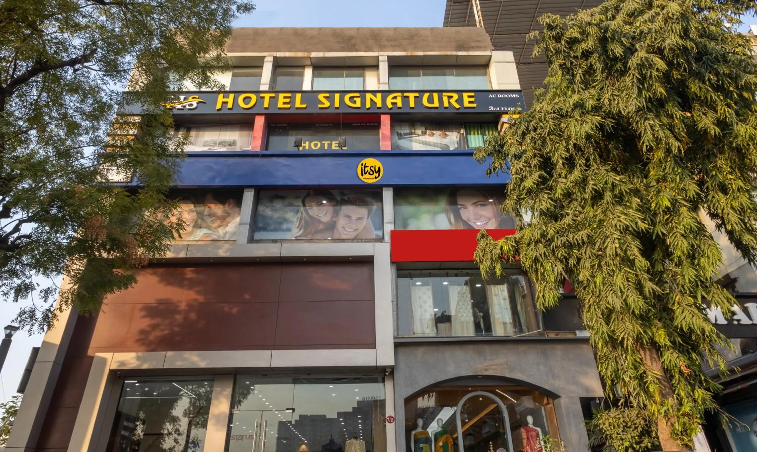 Facade/entrance in Itsy Hotels Signature, Nehru Nagar