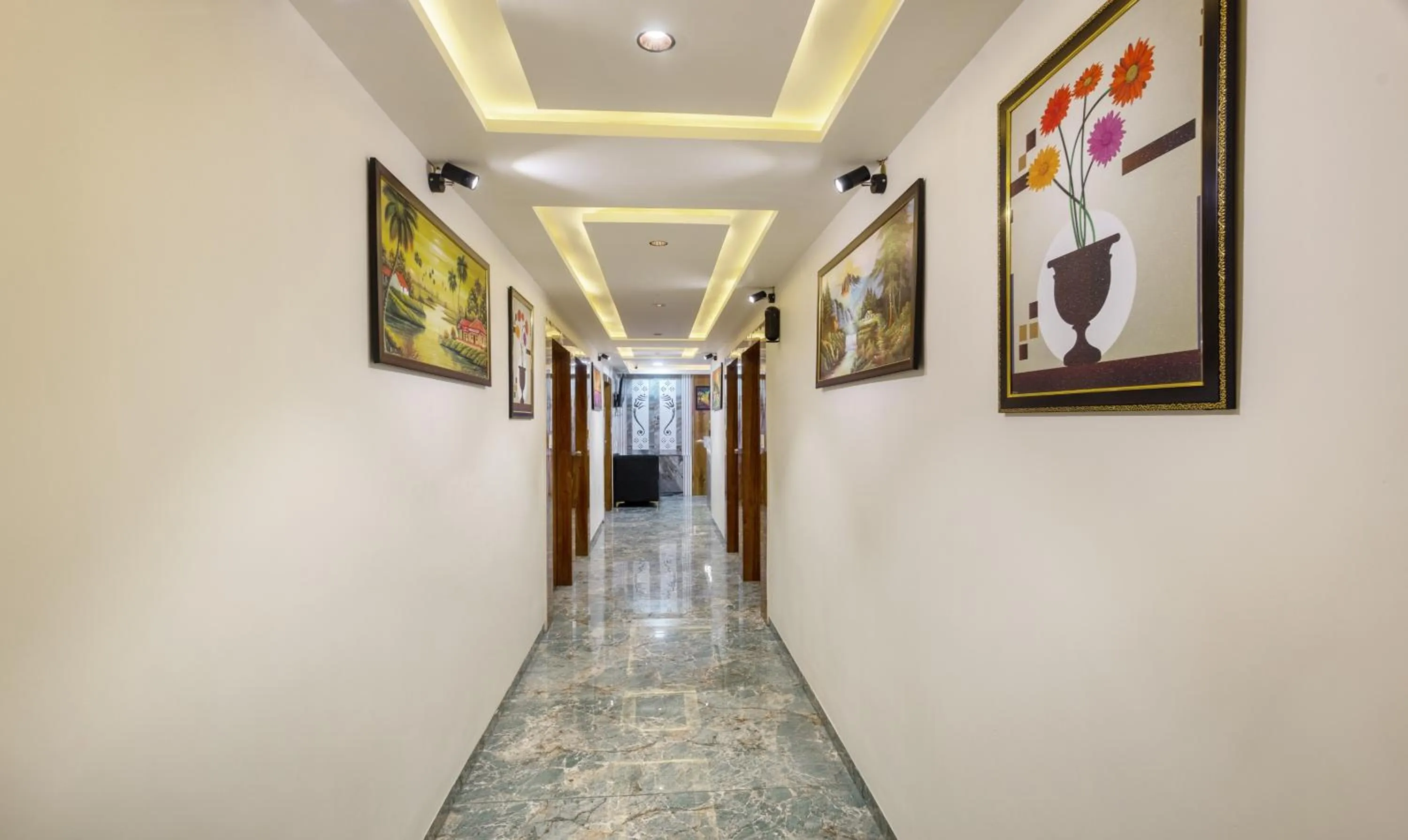 Lobby or reception in Itsy Hotels Signature, Nehru Nagar