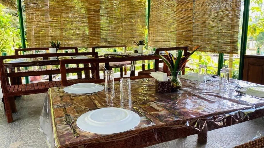 Restaurant/places to eat in TEARAMB HOLIDAY BUNGALOW