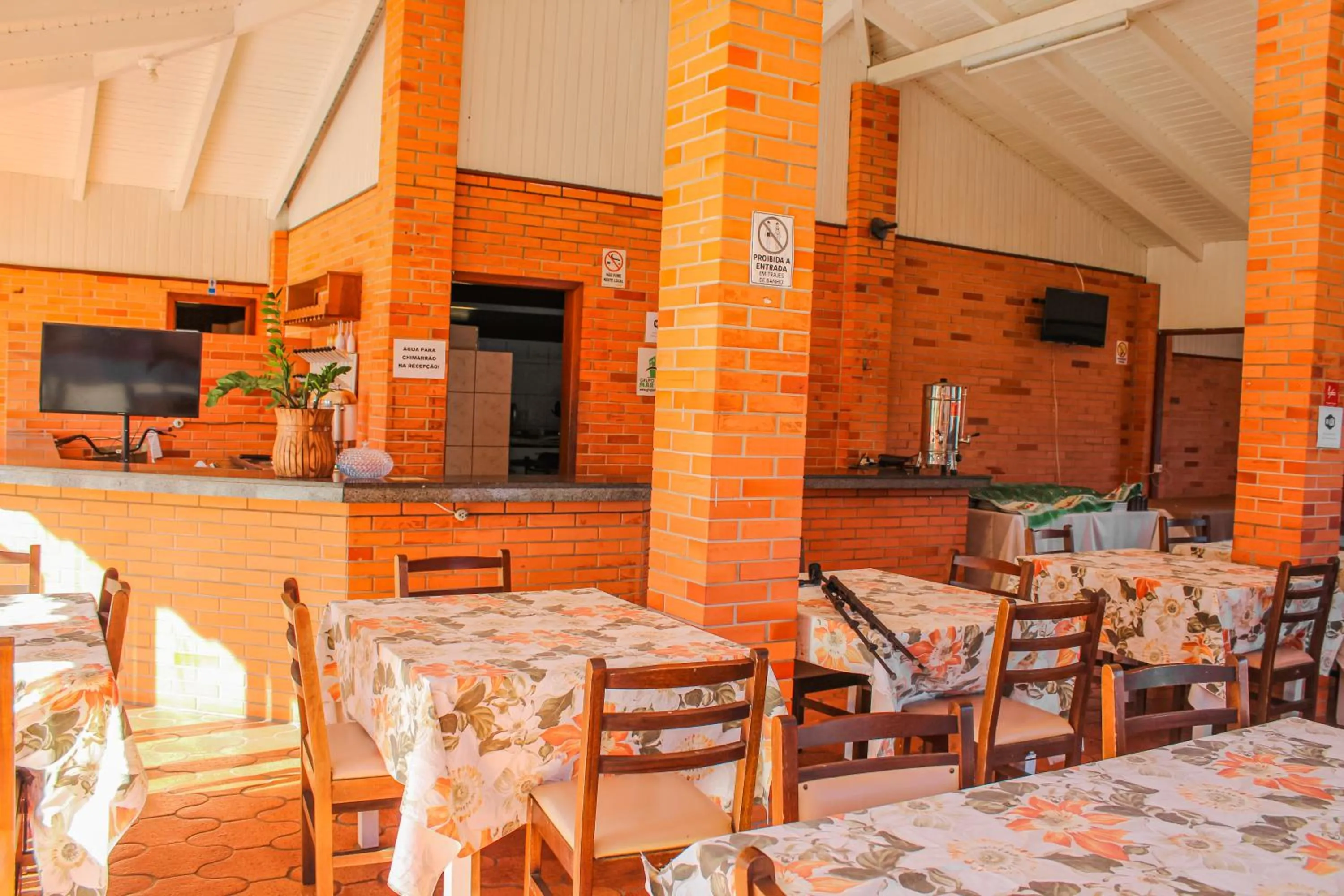 Restaurant/places to eat in Serramar Apart Hotel