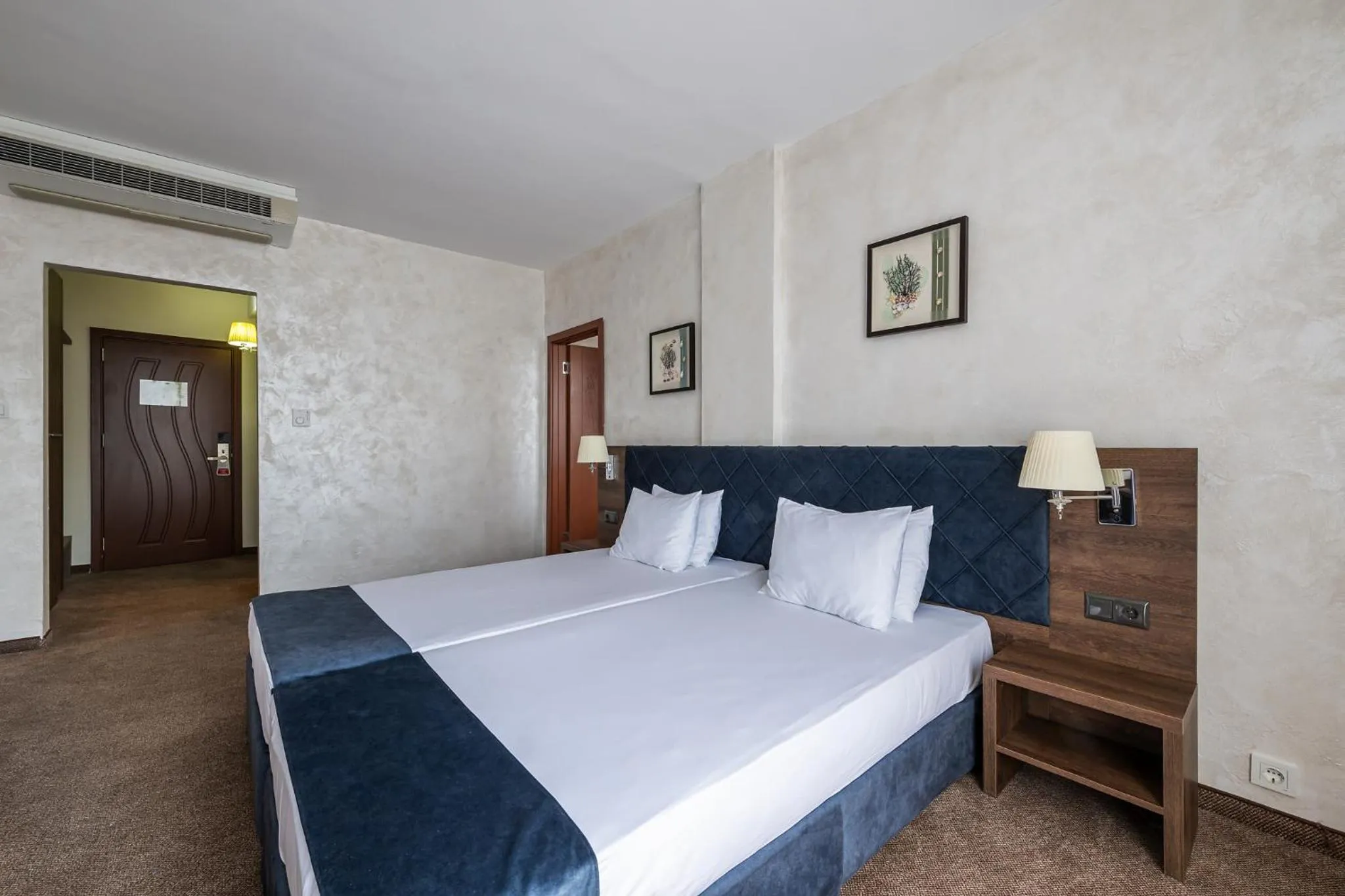 Photo of the whole room, Bed in Flamingo Beach Hotel