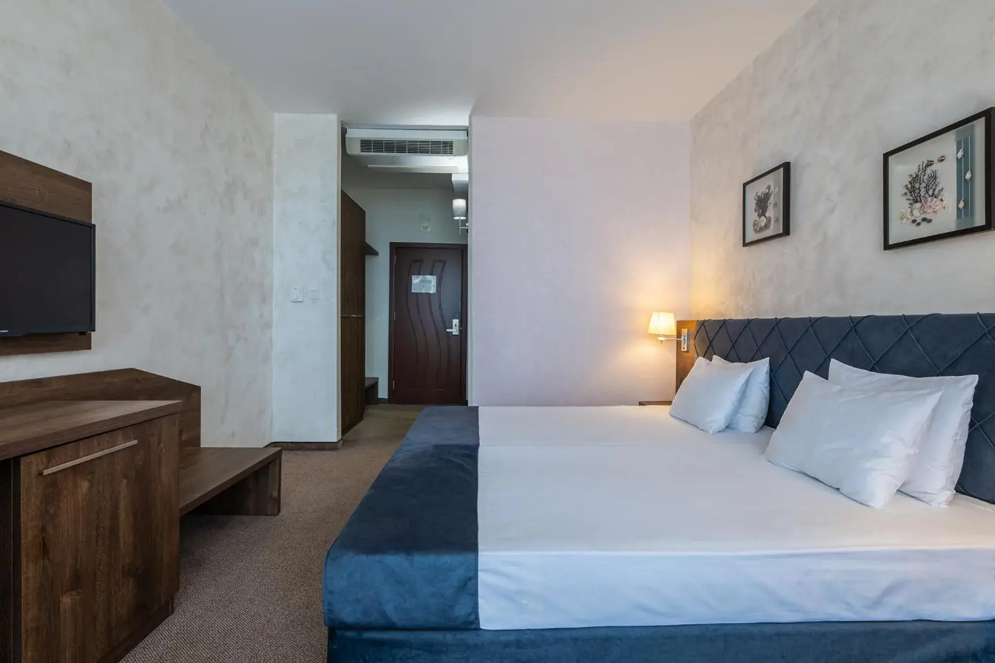 Twin Room with Balcony and Sea View in Flamingo Beach Hotel Twin Room with Balcony and Sea View in Flamingo Beach Hotel