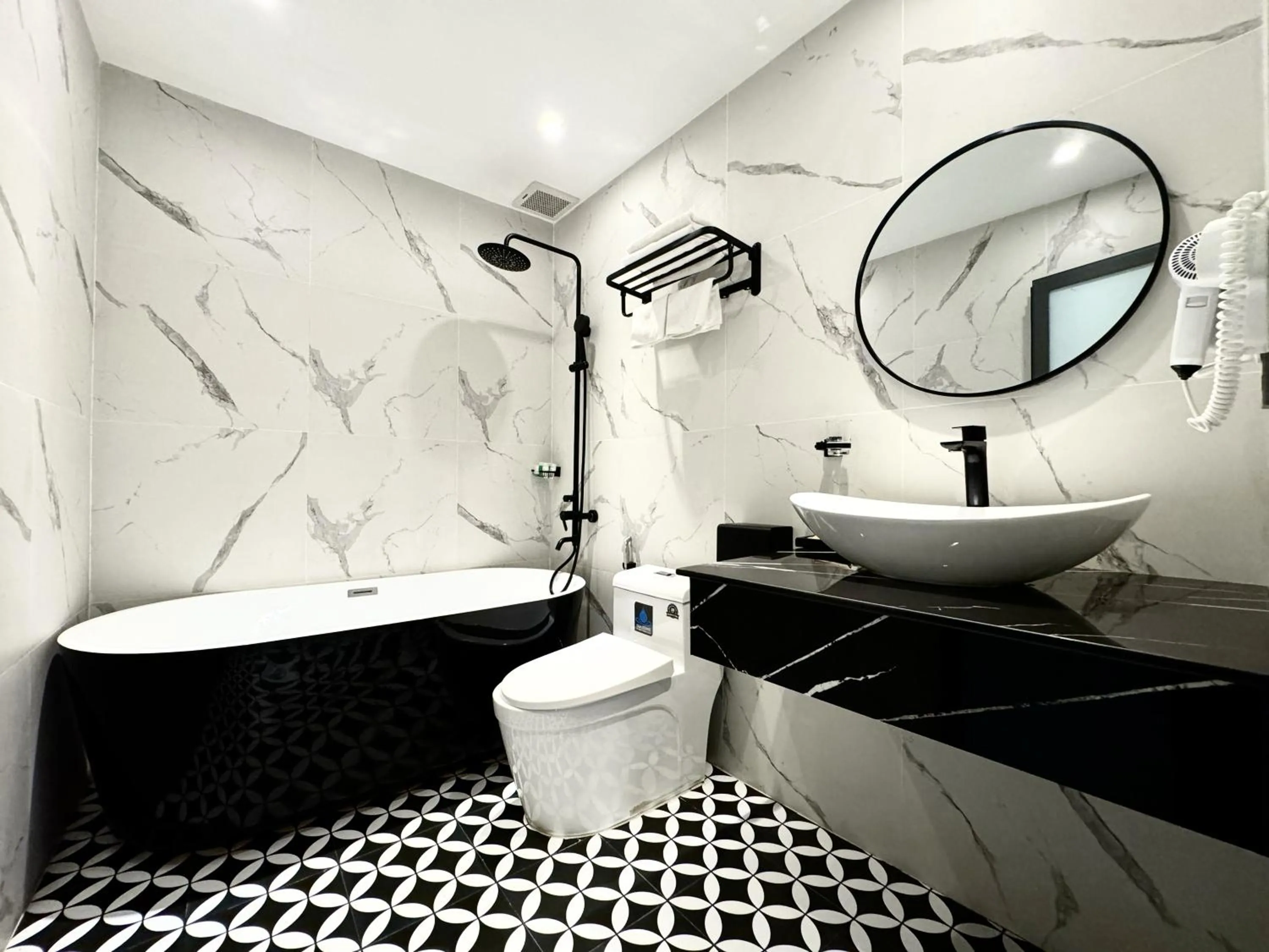 Shower in LION 9 HOTEL