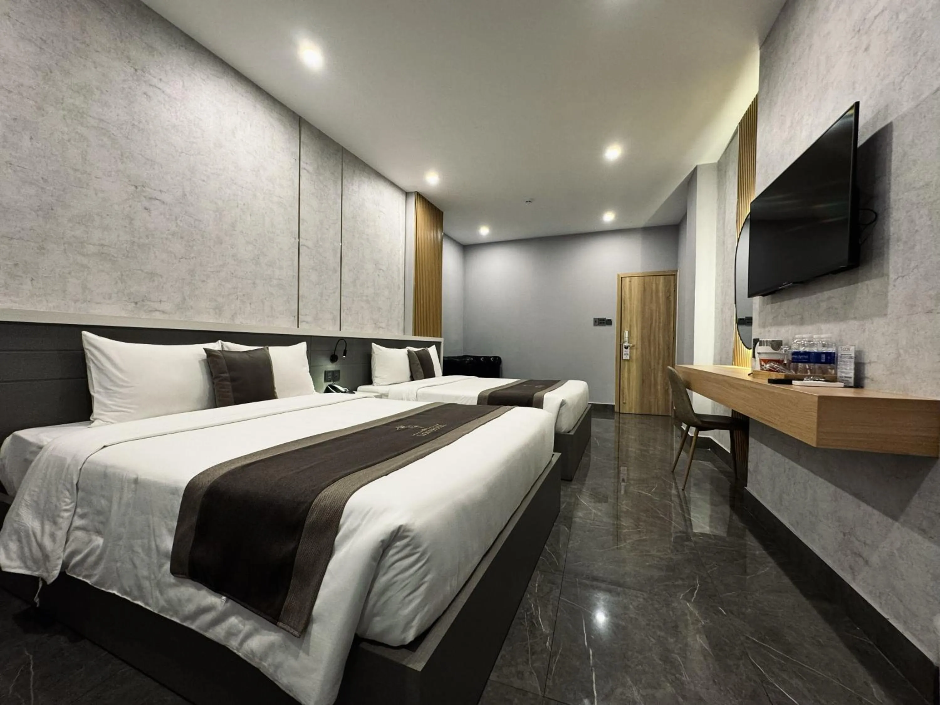 Communal lounge/ TV room, Bed in LION 9 HOTEL