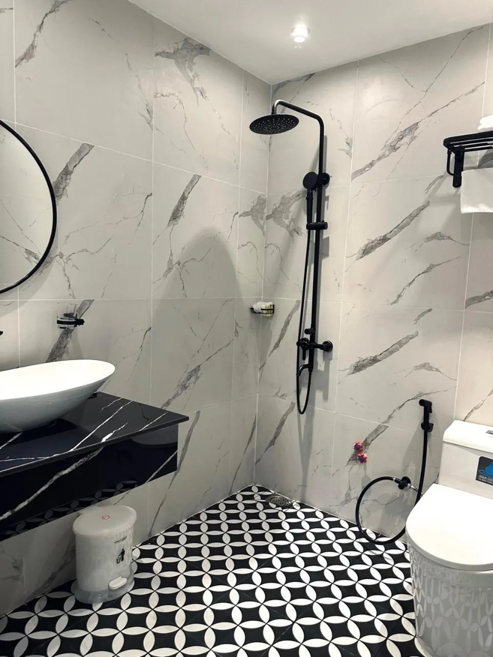 Shower in LION 9 HOTEL