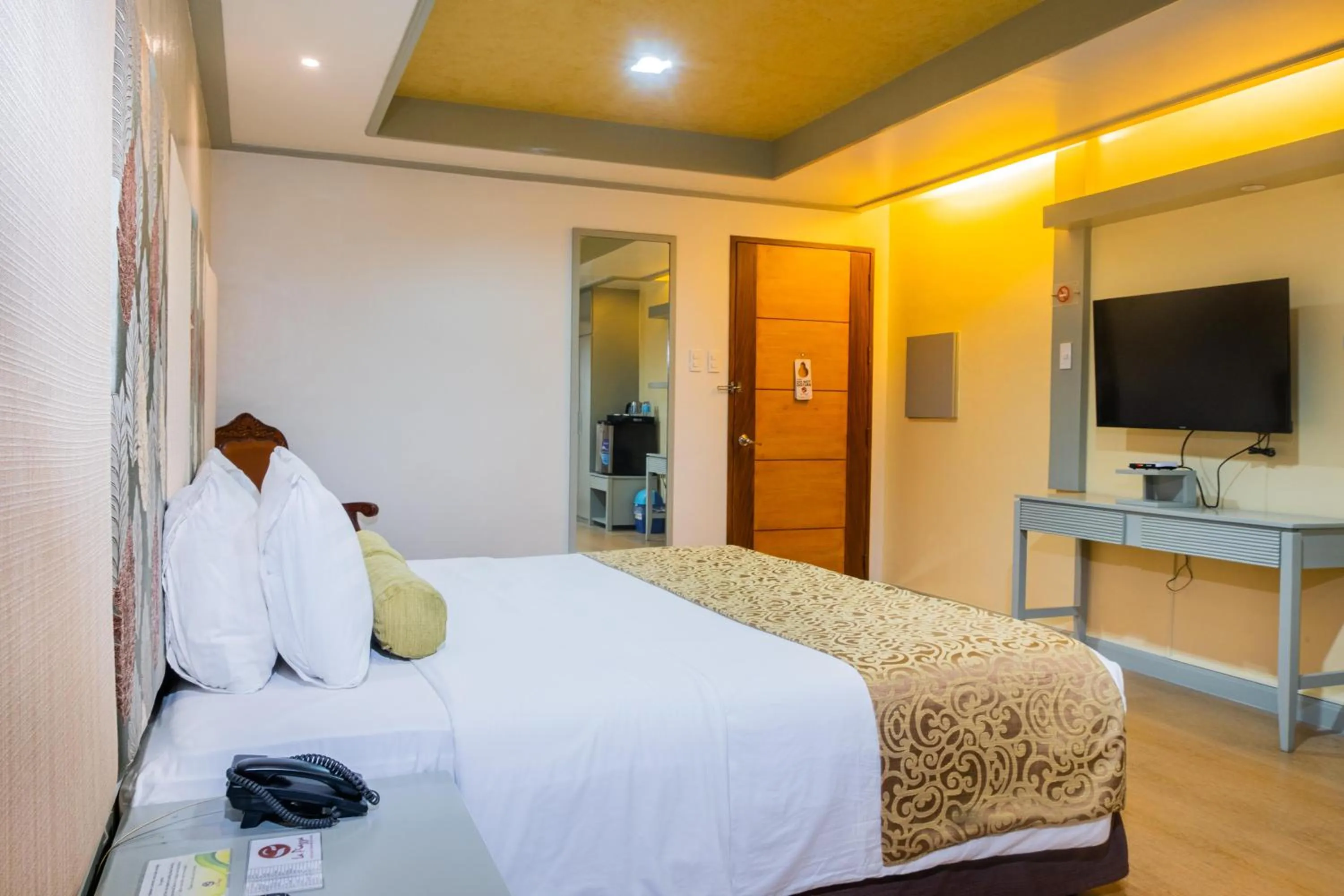 TV and multimedia in La Piazza Hotel and Convention Center Inc.