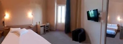 Bed in Hôtel des Pyrénées