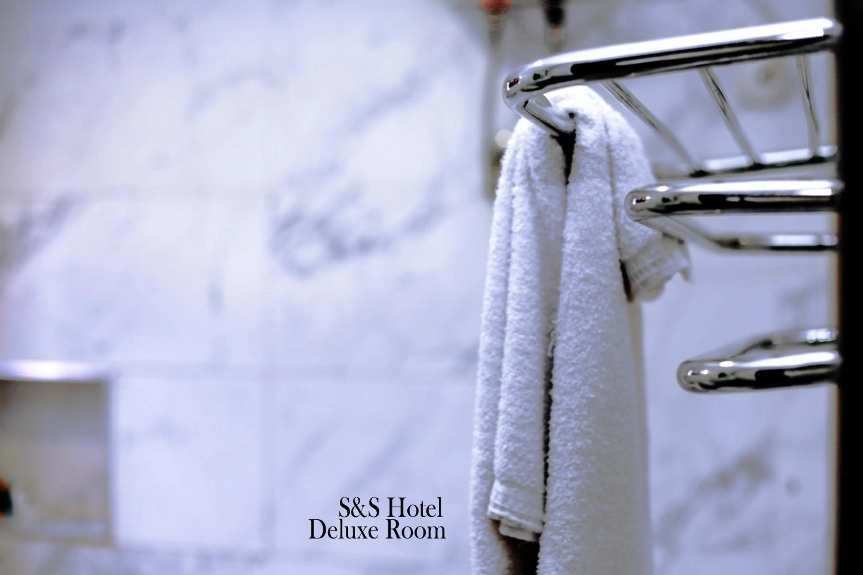 Shower in S & S Hotel & Suites